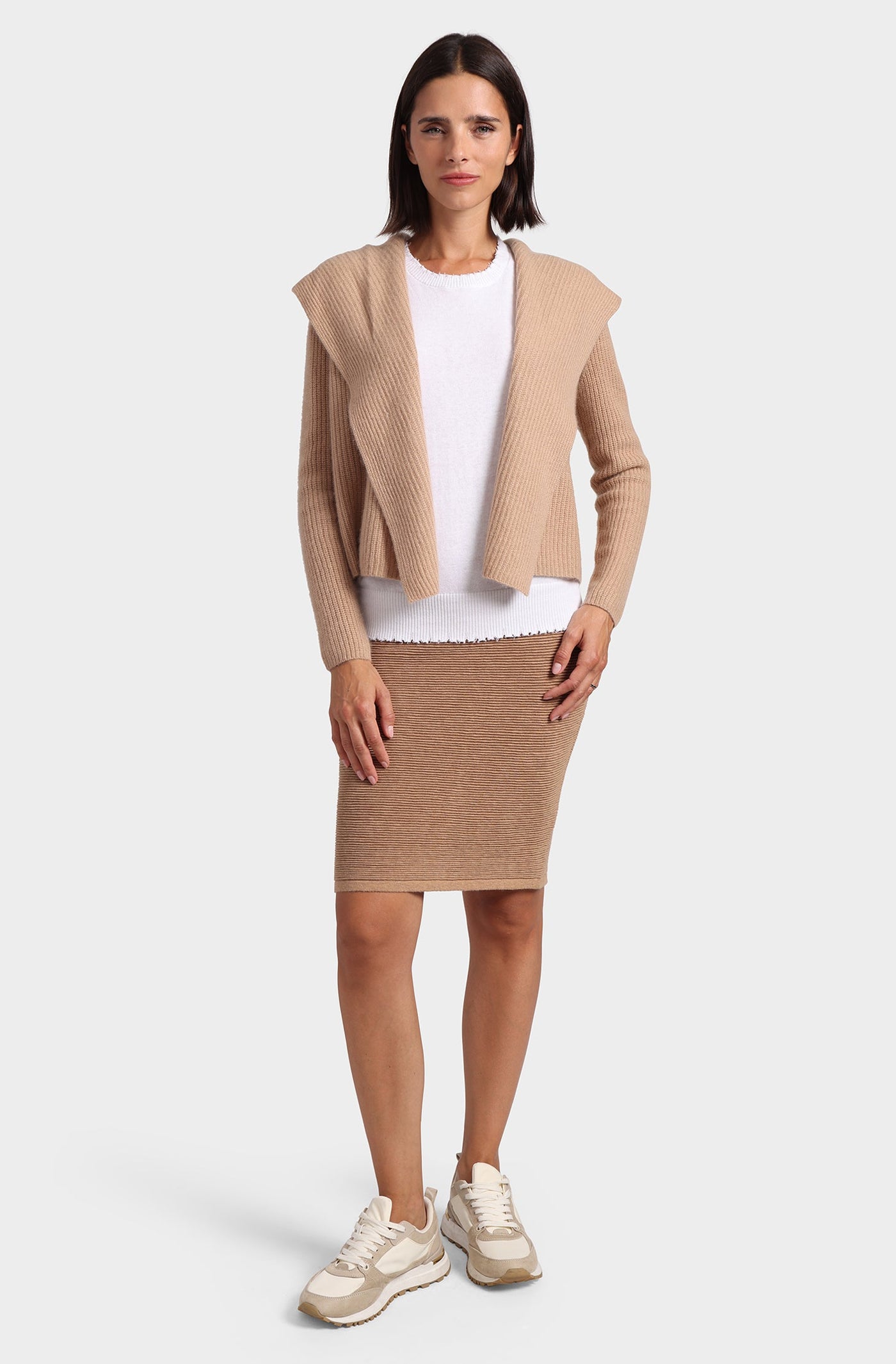 CASHMERE SHAKER HOODED FLYAWAY CARDIGAN IN CAMEL