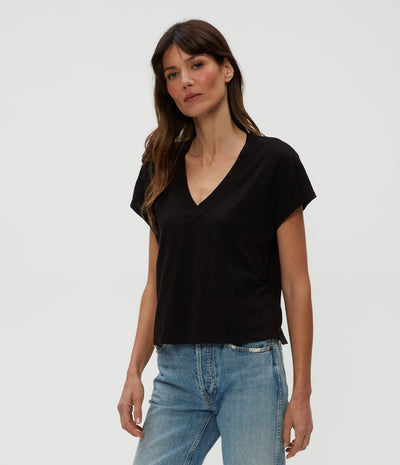 HARLAN CROPPED V-NECK TEE IN BLACK