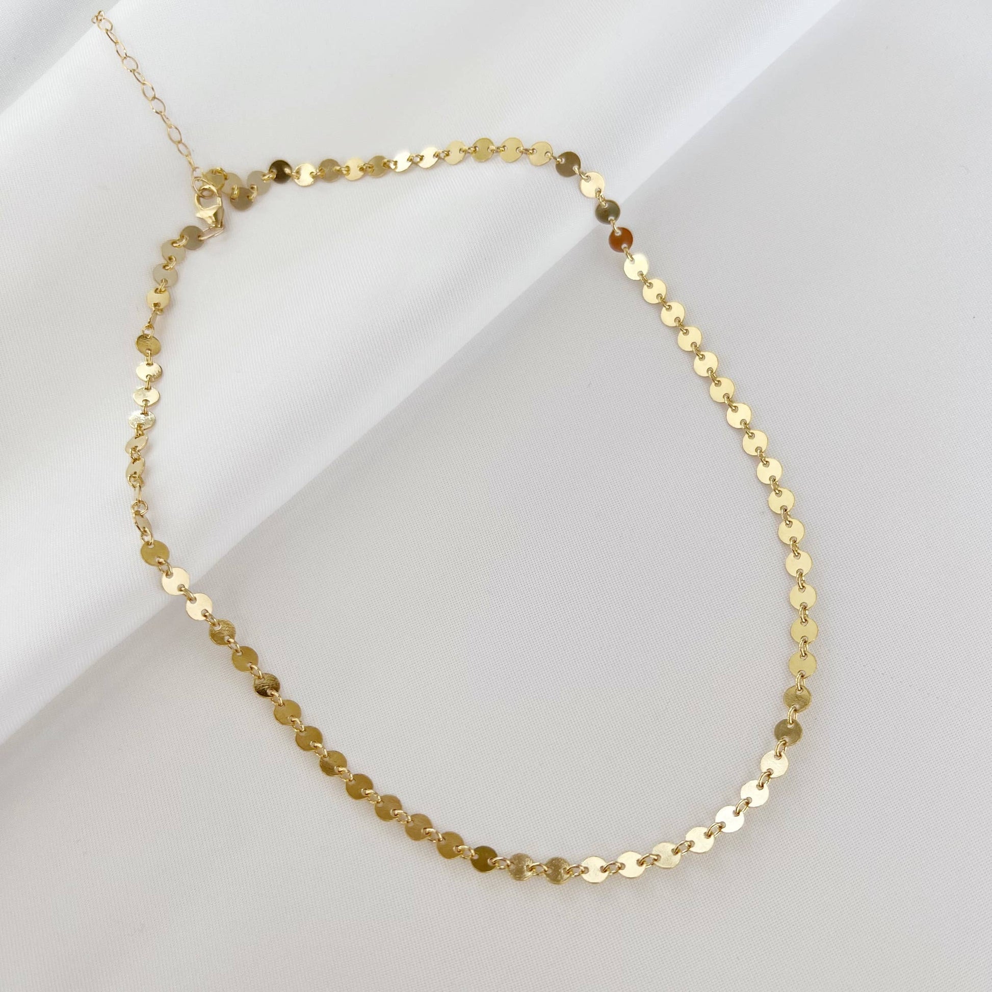 LUXE SEQUIN DISC CHAIN NECKLACE IN GOLD