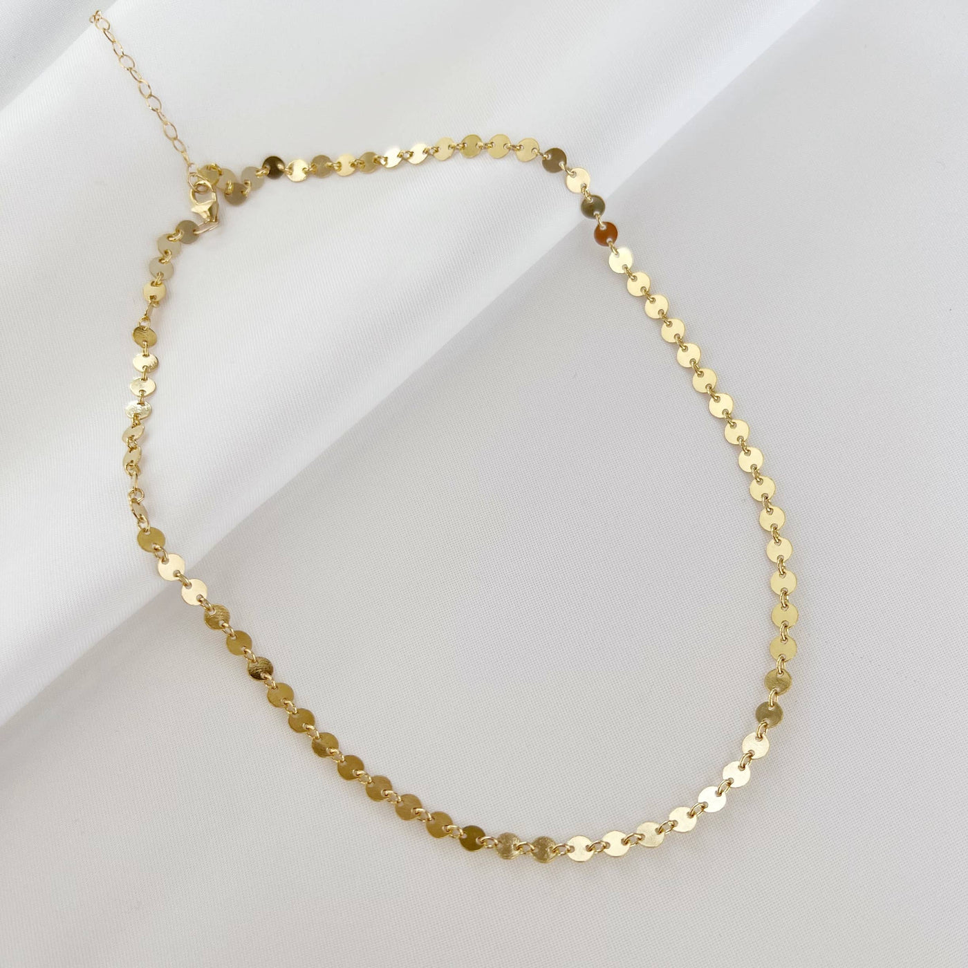 LUXE SEQUIN DISC CHAIN NECKLACE IN GOLD - Romi Boutique