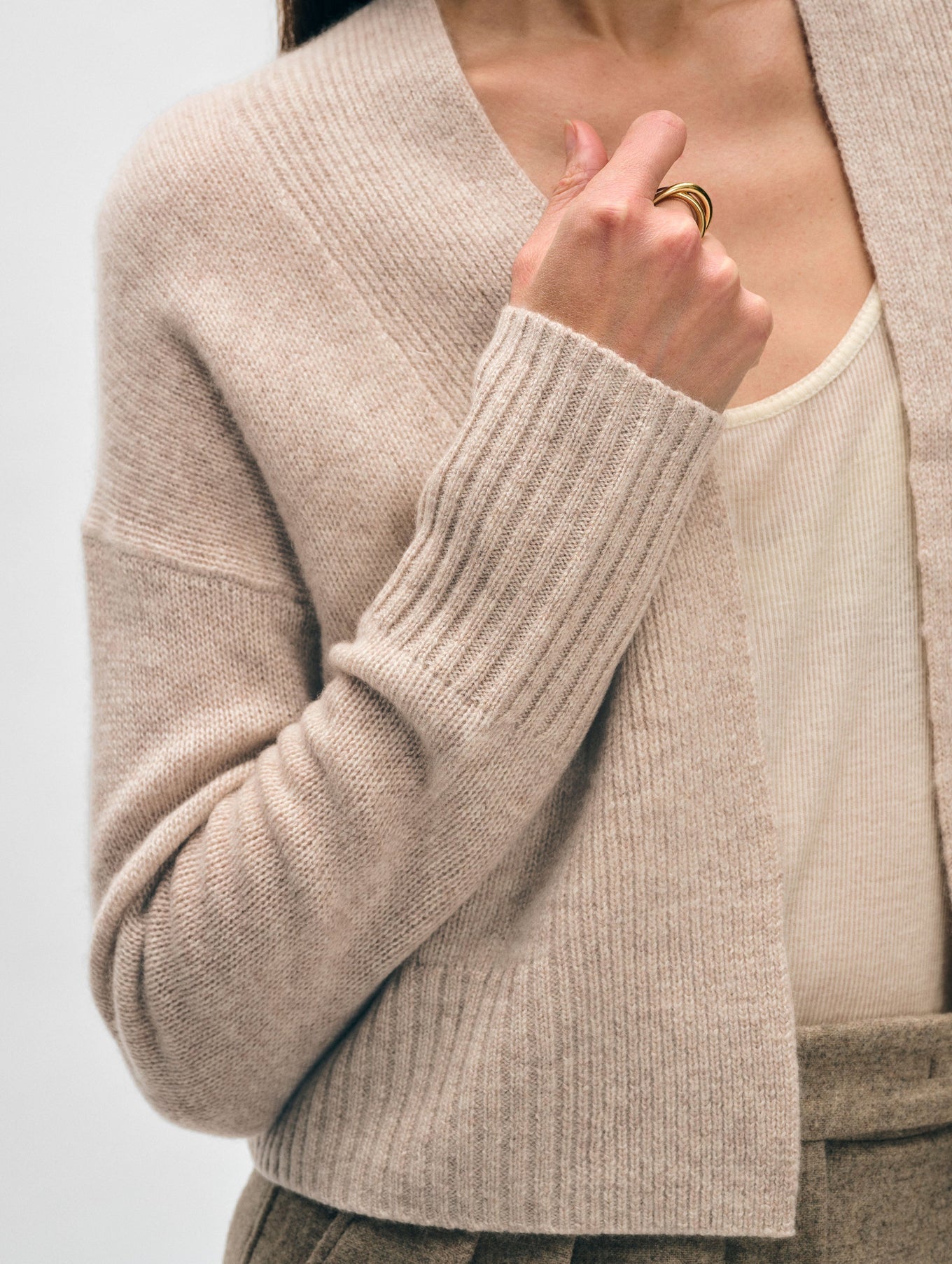 CASHMERE FEATHERWEIGHT OPEN CARDIGAN IN SAND WISP HEATHER - Romi Boutique