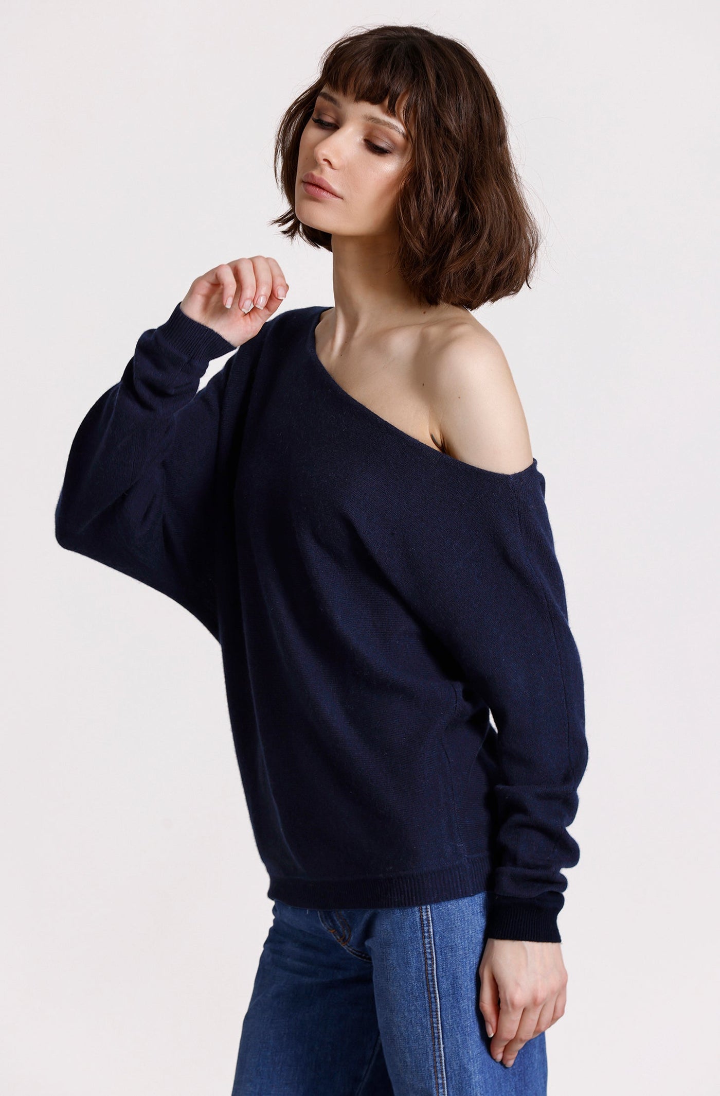 CASHMERE OFF THE SHOULDER TOP IN NAVY