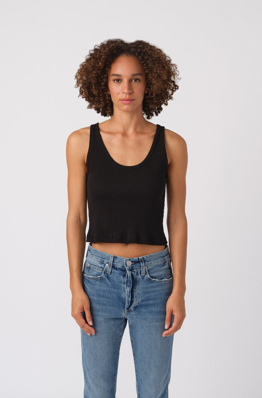 CROP RIB TANK IN BLACK - Romi Boutique