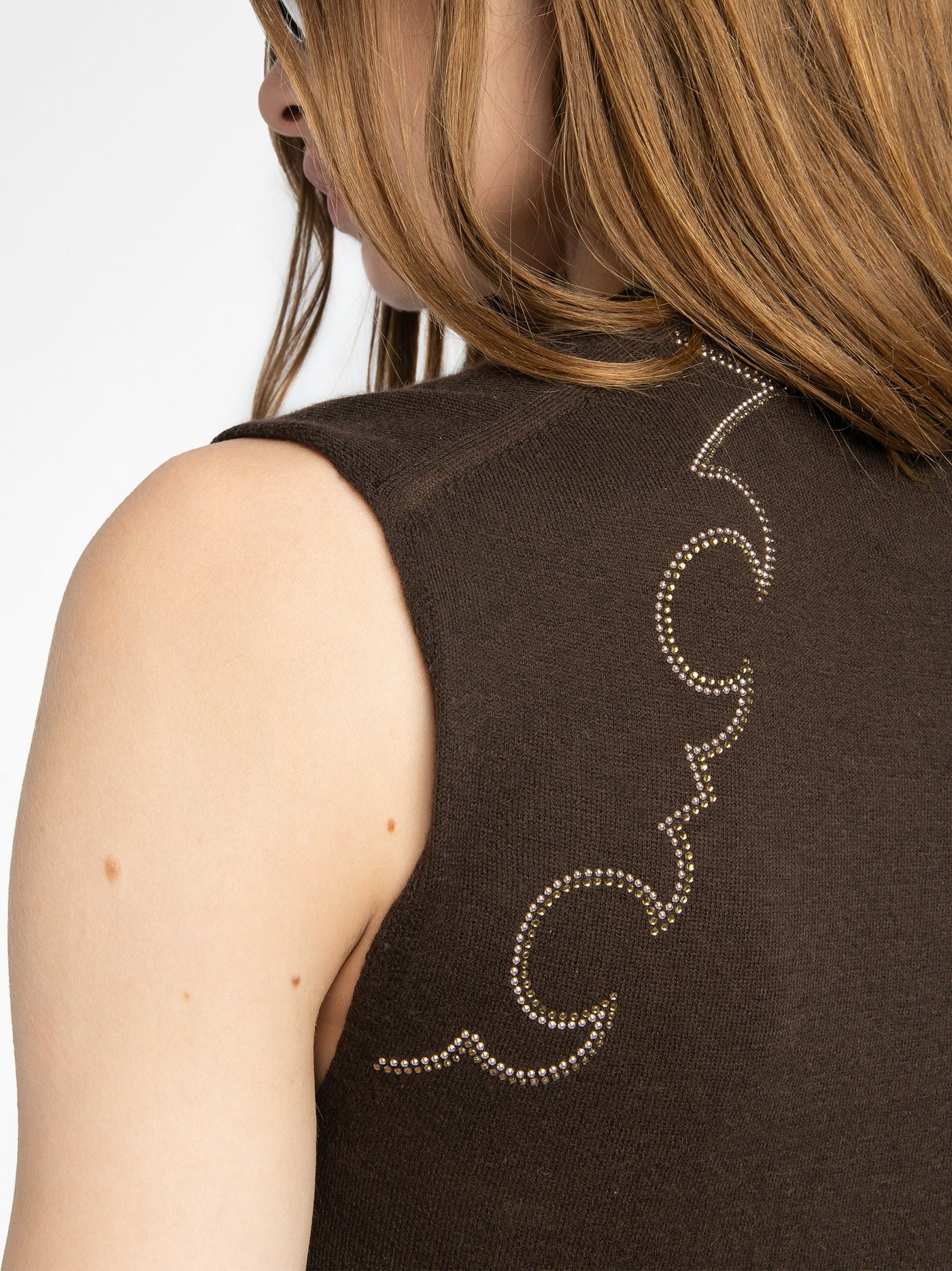 VICKY SLEEVELESS CASHMERE SWEATER IN DARK CHOCOLATE