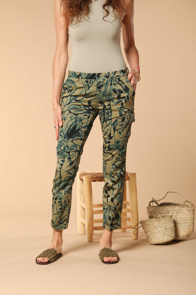 CHILE CITY CARGO PANTS IN FLORAL PRINT GREEN