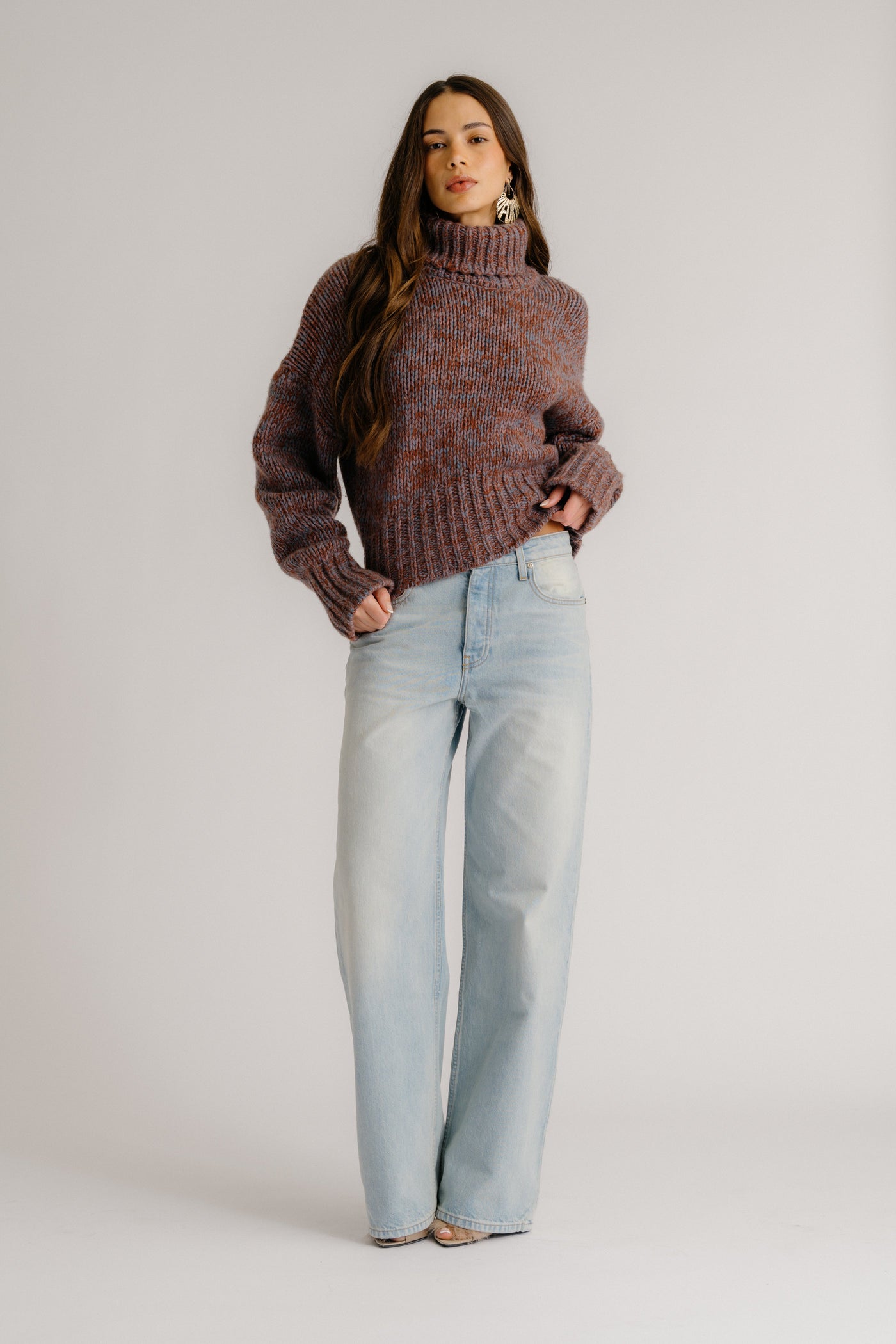 DARCEY CROPPED SLOUCHY TURTLENECK IN MAHOGANY MULTI