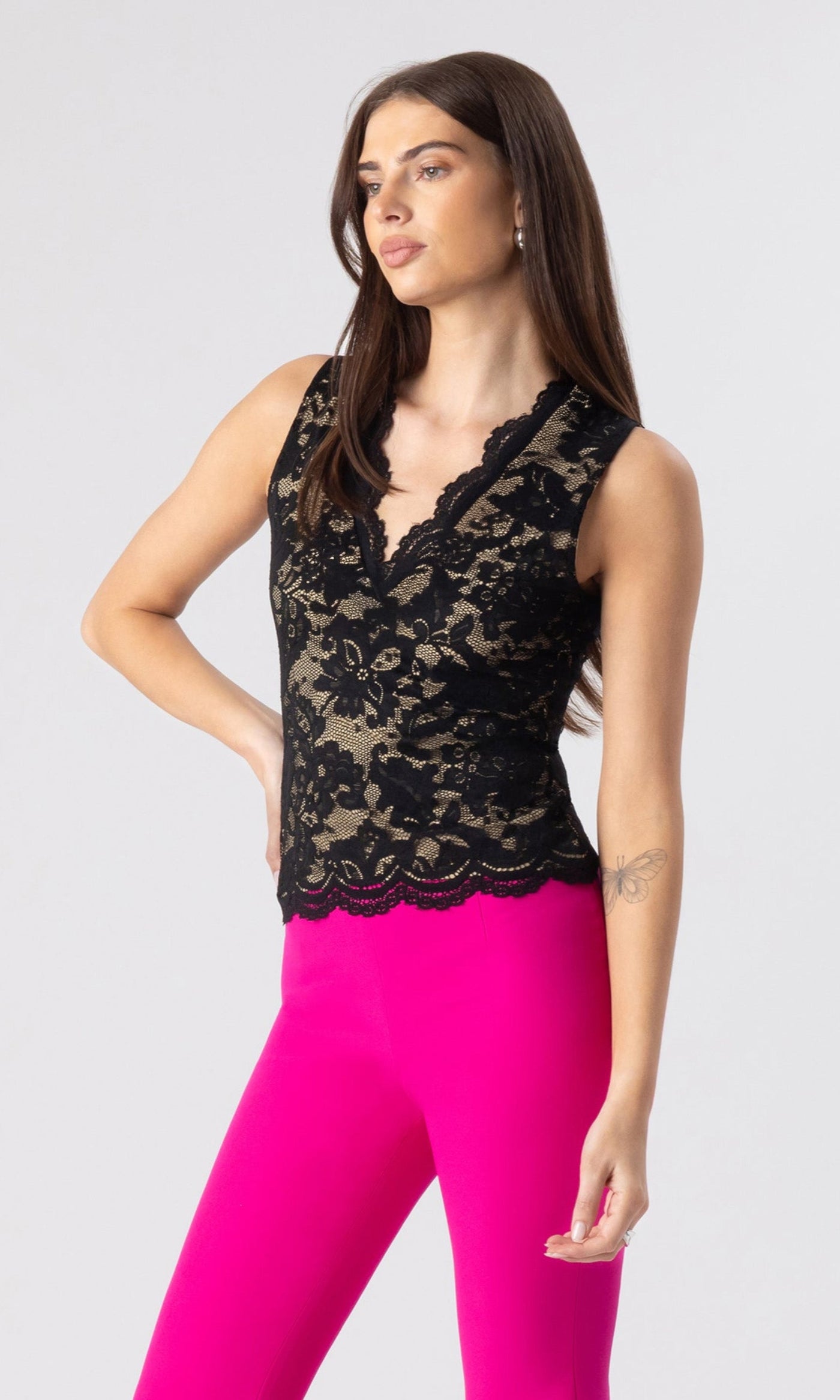 LEILA STRETCH LACE TOP IN BLACK/BEIGE