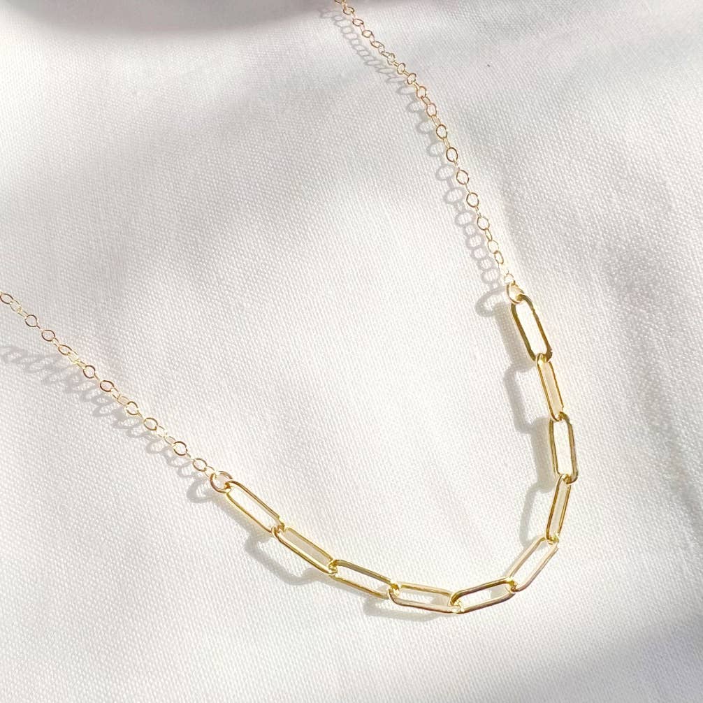GOLDEN HOUR PAPERCLIP NECKLACE IN GOLD - Romi Boutique