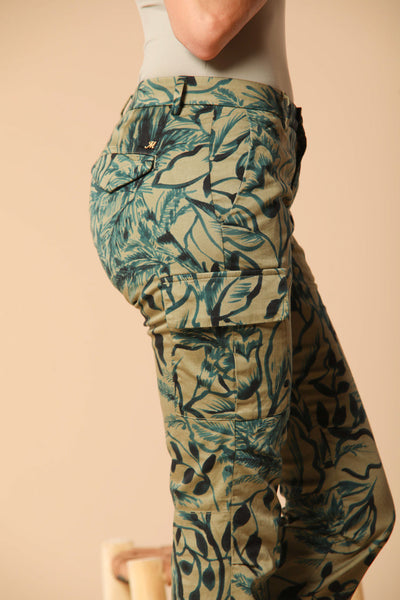 CHILE CITY CARGO PANTS IN FLORAL PRINT GREEN