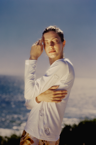 EMBROIDERED HORSE LONG SLEEVE COTTON T-SHIRT IN WHITE