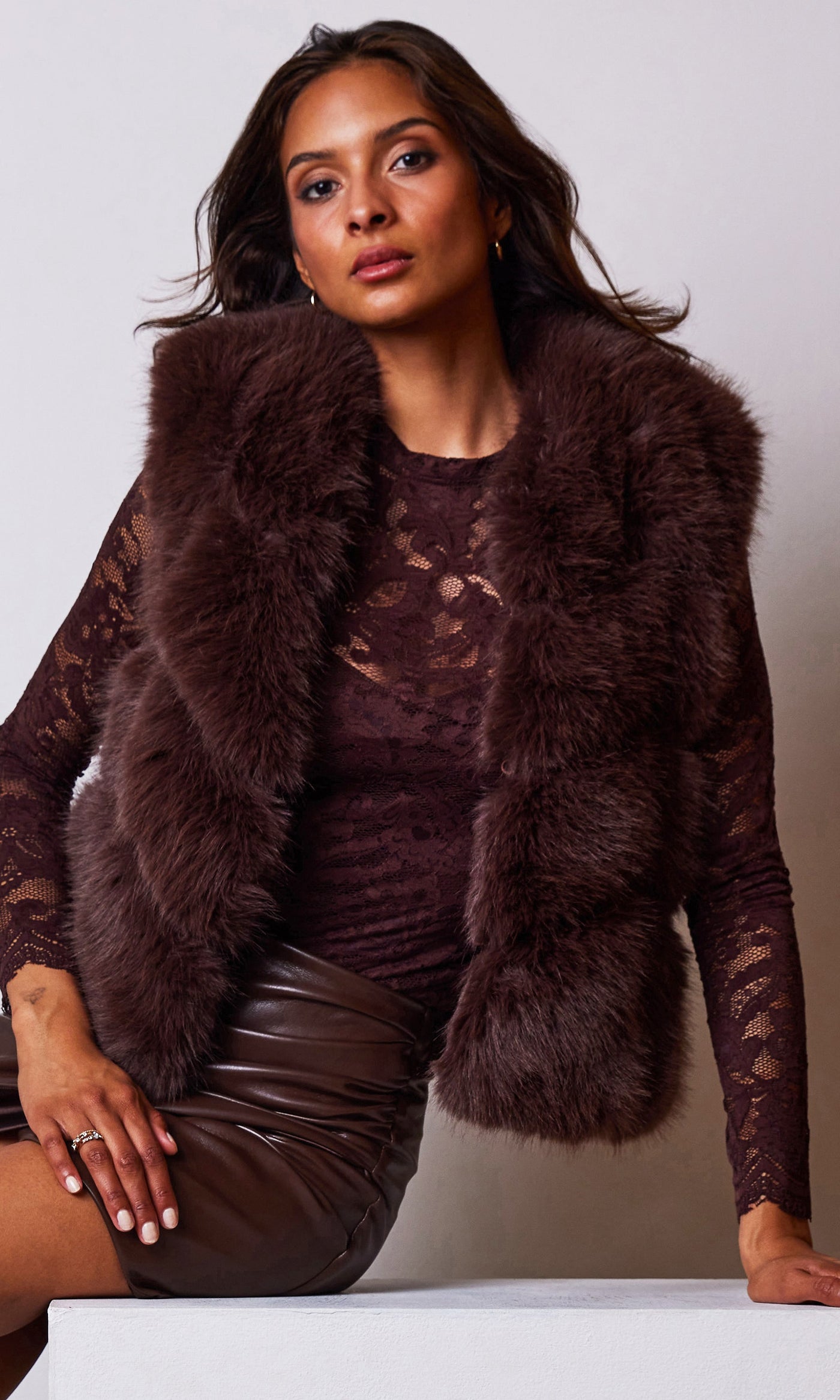 ROSARIO FAUX FUR VEST IN BROWN