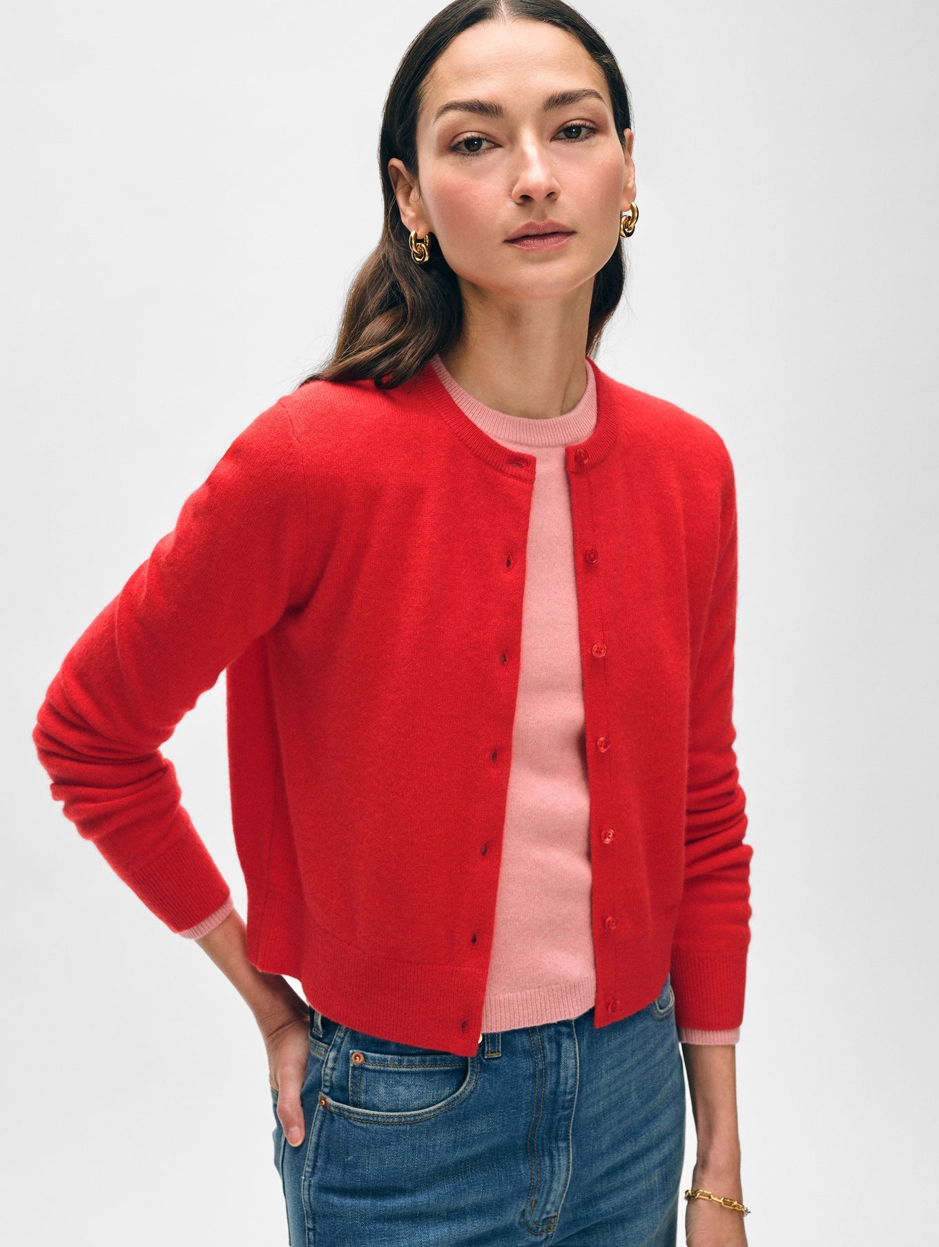 CASHMERE CREWNECK CARDIGAN IN DESERT RED