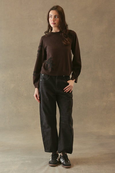 PELTA FLORAL EMBROIDERED CASHMERE CREWNECK IN ESPRESSO/BLACK