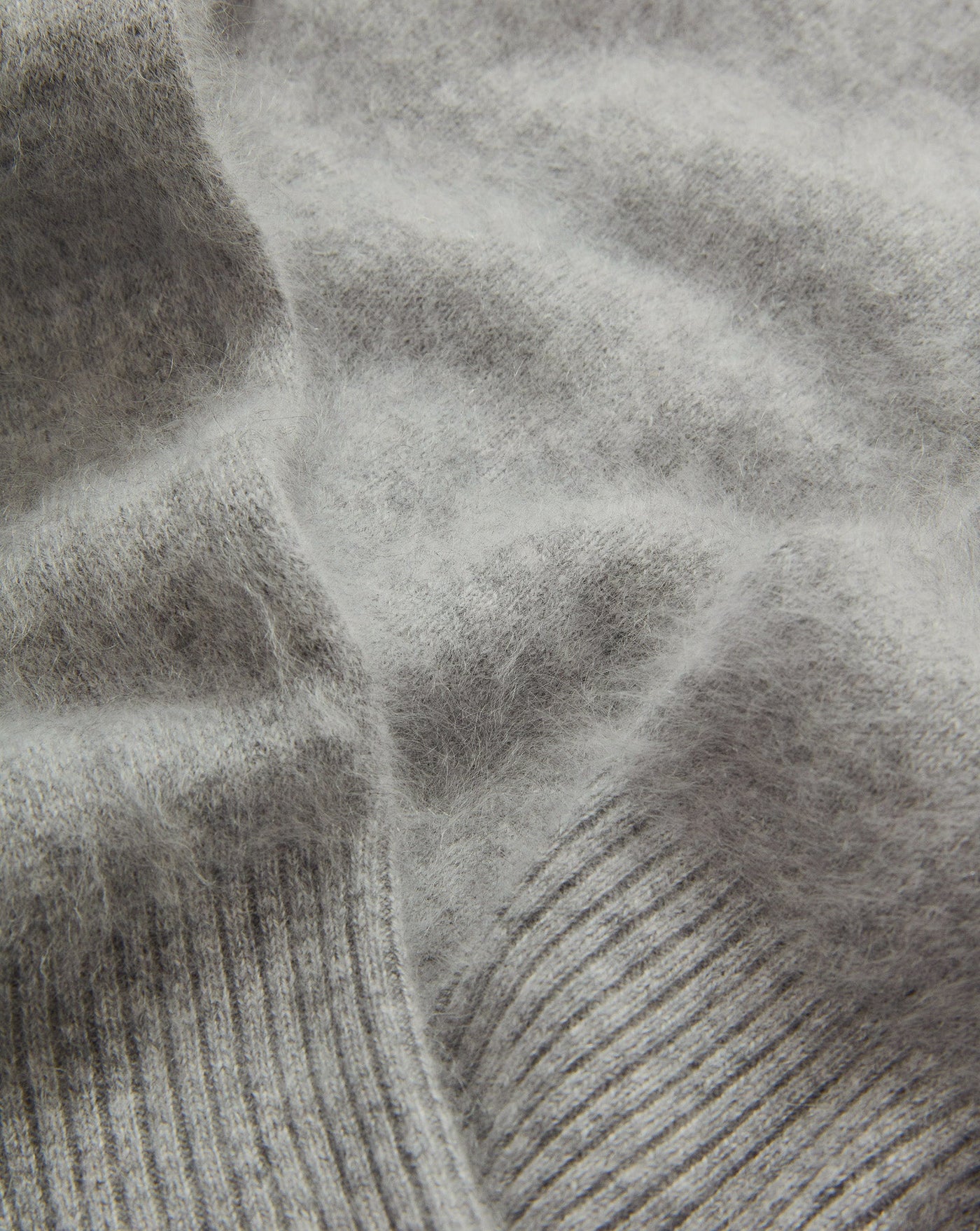 PIPPEN BRUSHED CASHMERE PULLOVER IN HEATHER GREY