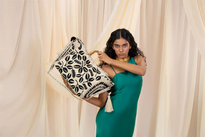 HARYALI JUTE TOTE IN BLACK - Romi Boutique