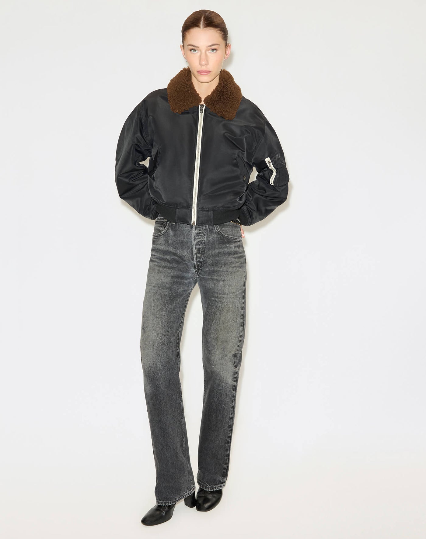 SHRUNKEN BOMBER IN BLACK - Romi Boutique