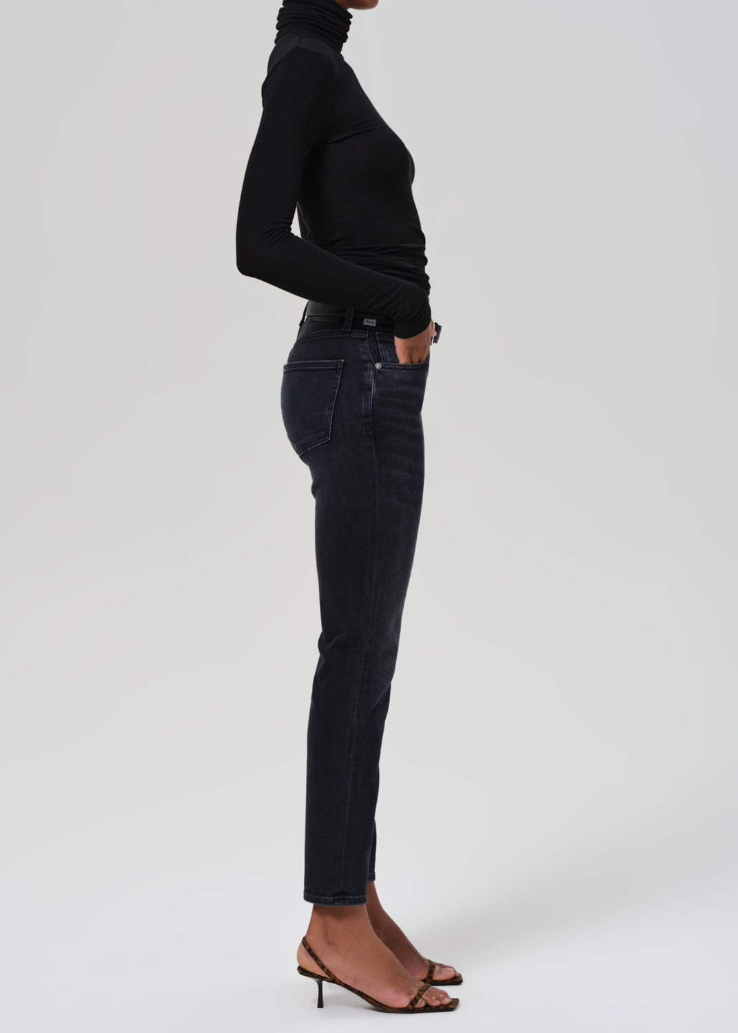 ISOLA SLIM IN MEDALLION