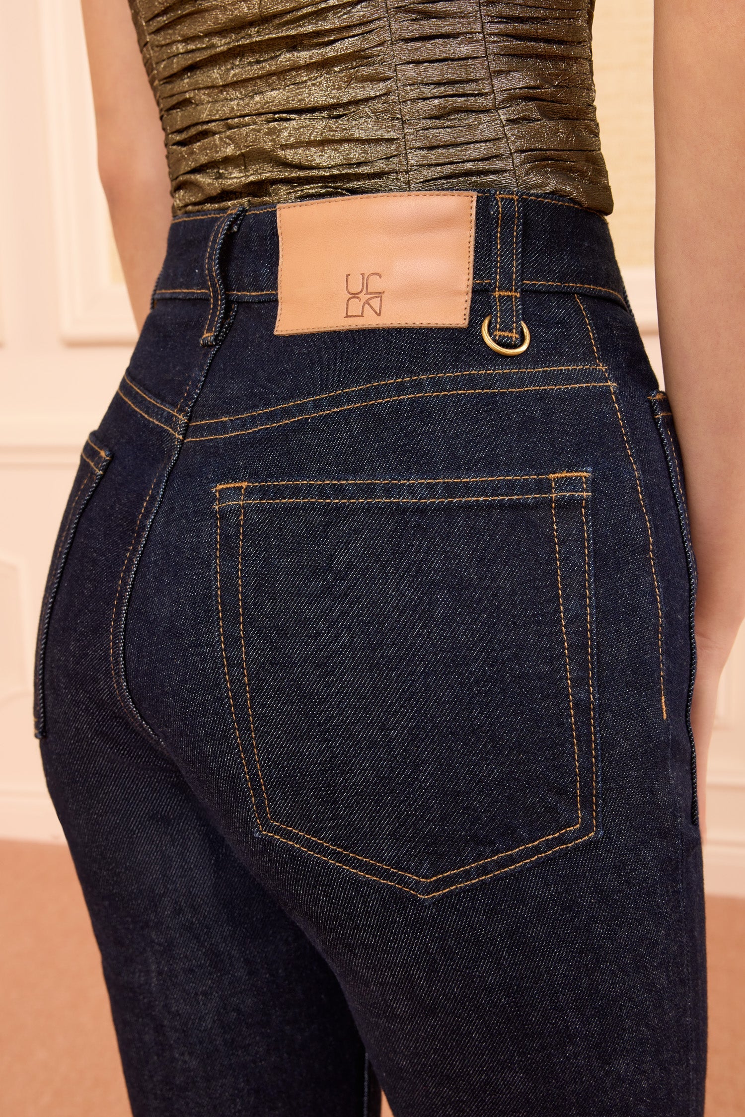 The Stretch Lou Kick Flare Jean