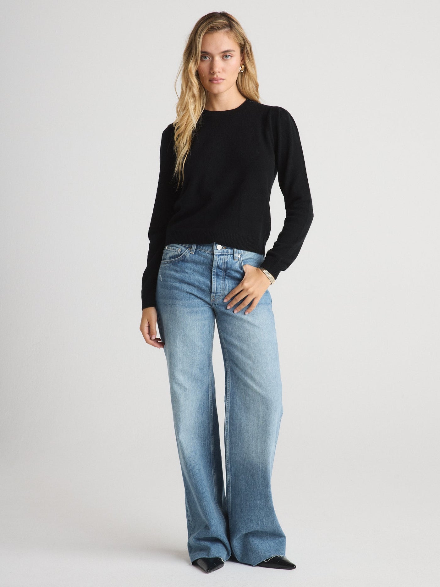 MABEL PUFF-SLEEVE CREWNECK IN BLACK - Romi Boutique