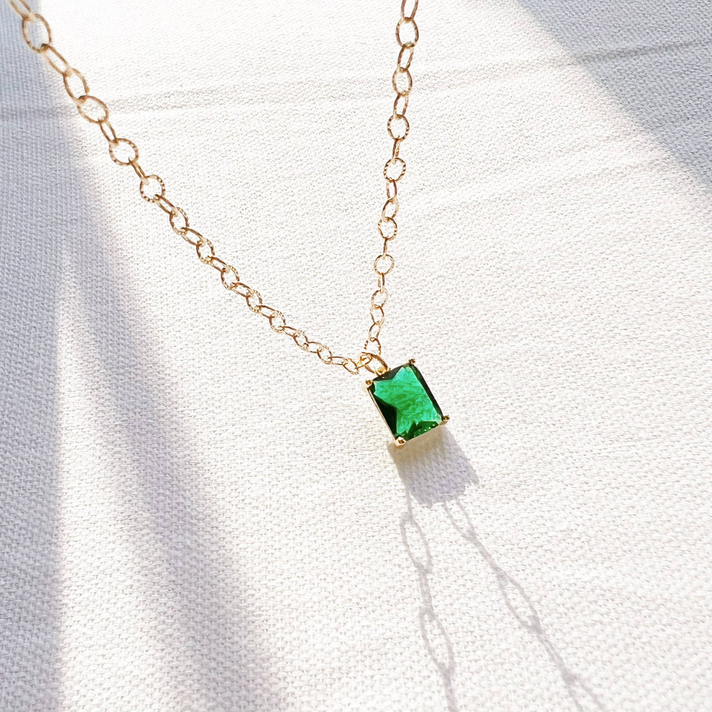 ÈIRE EMERALD GREEN PENDANT NECKLACE IN GOLD FILLED