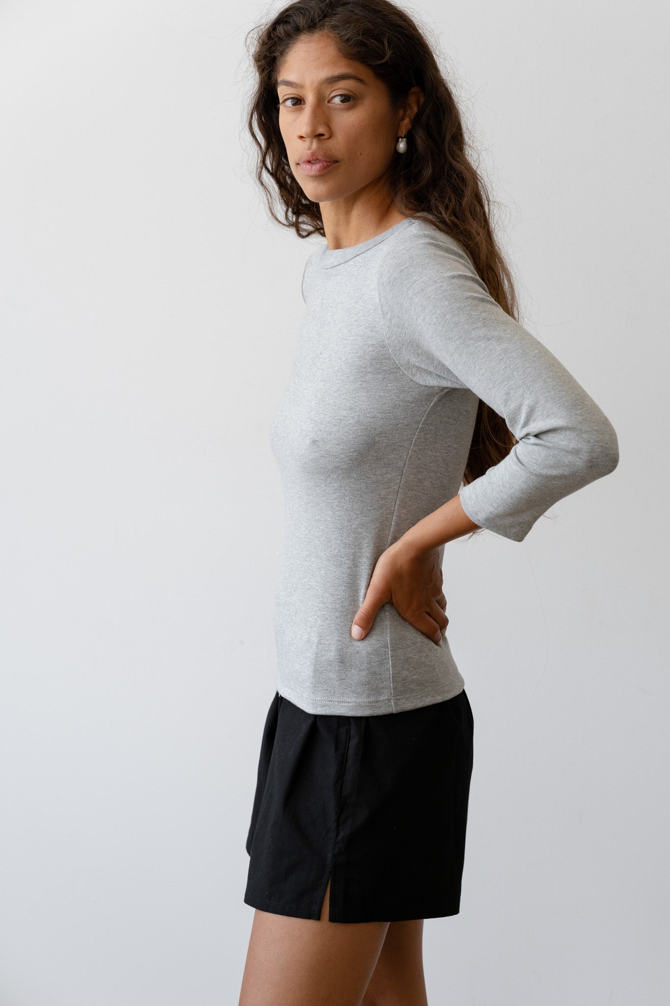 THE BABY RIB BOAT NECK IN HEATHER GREY