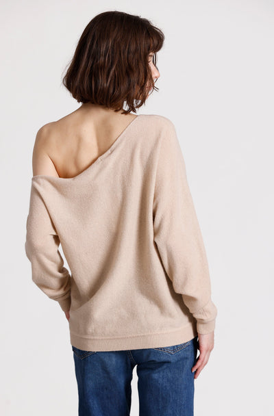 CASHMERE OFF THE SHOULDER TOP IN BROWN SUGAR