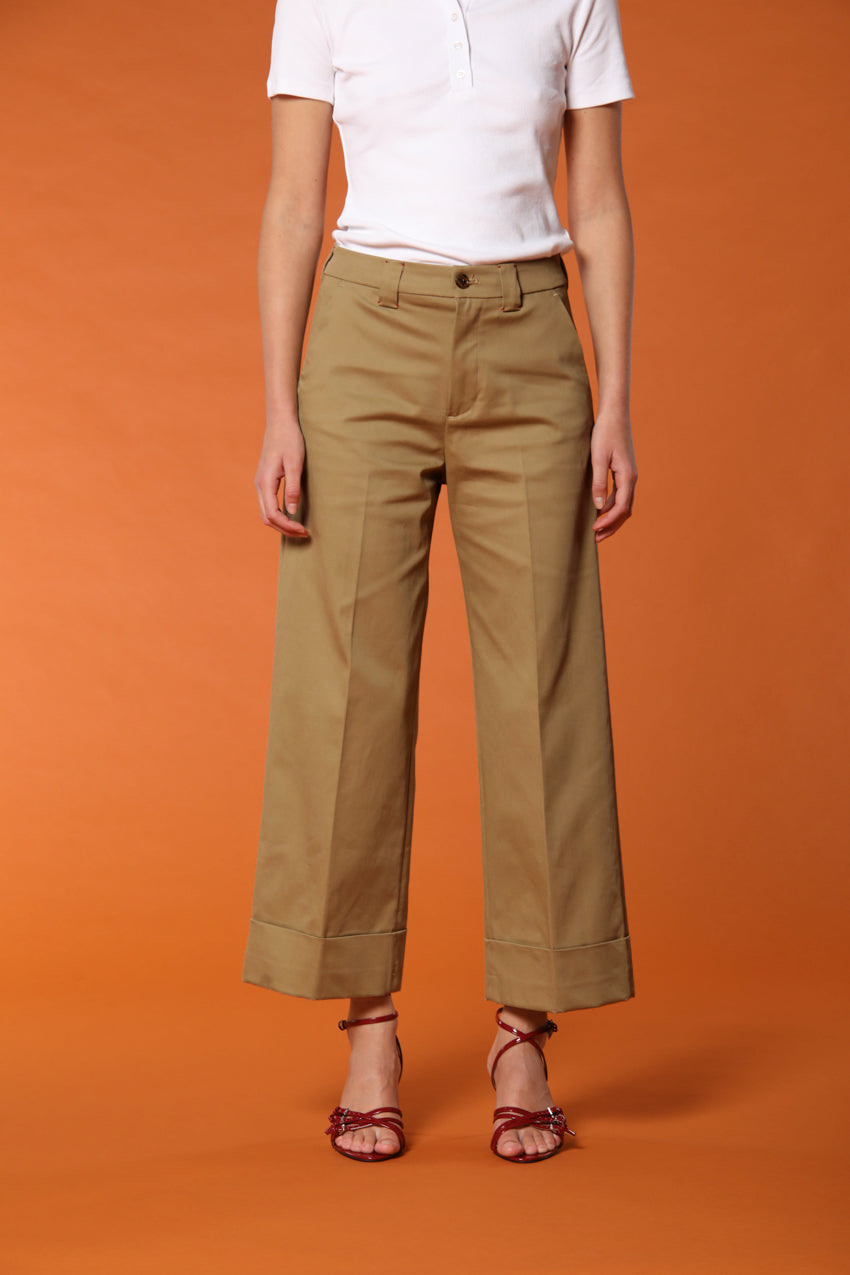 NEW YORK STUDIO CROPPED CHINO PANT IN BEIGE