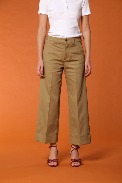 NEW YORK STUDIO CROPPED CHINO PANT IN BEIGE