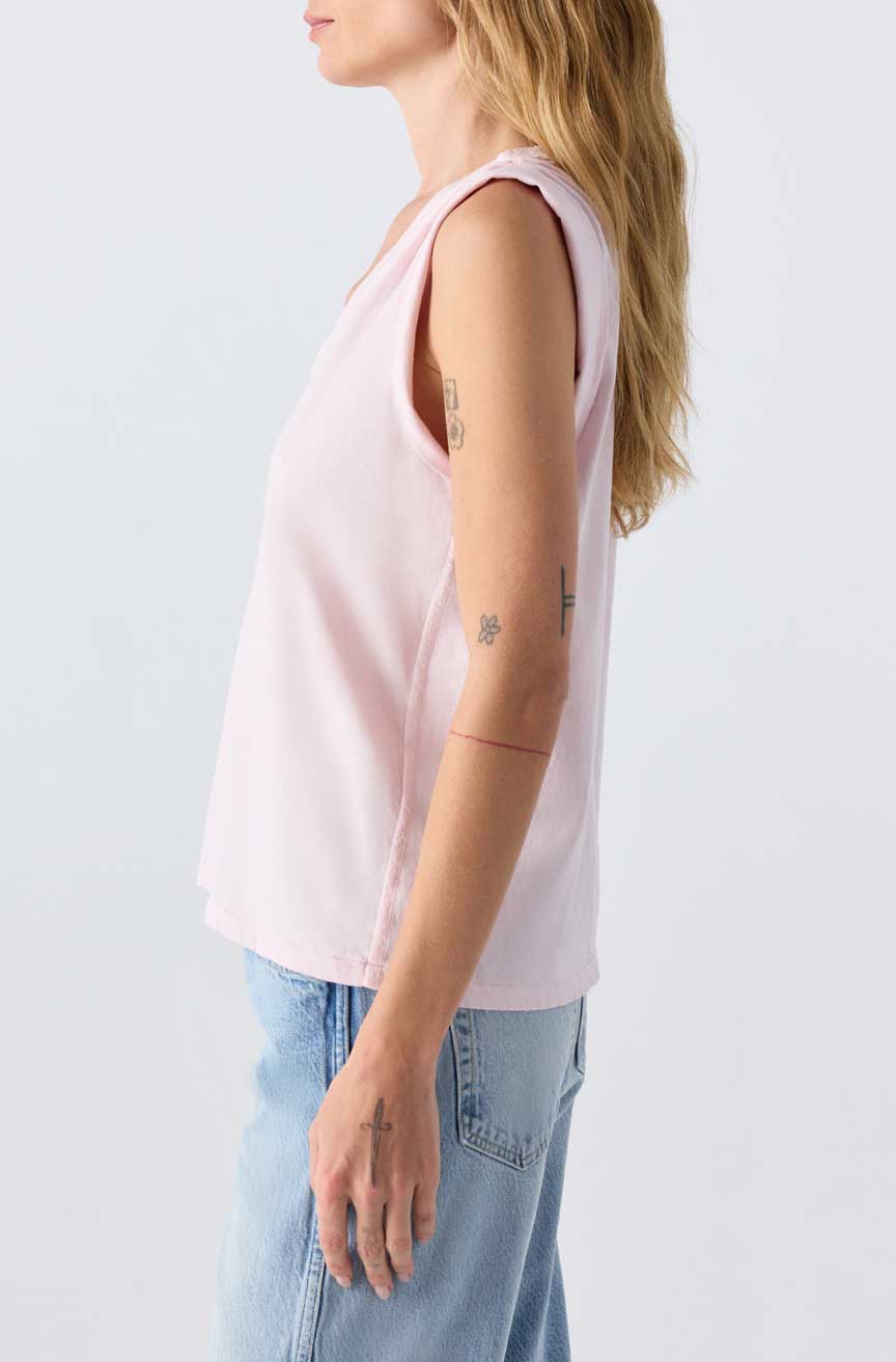 Amo DONA TEE at Romi Boutique