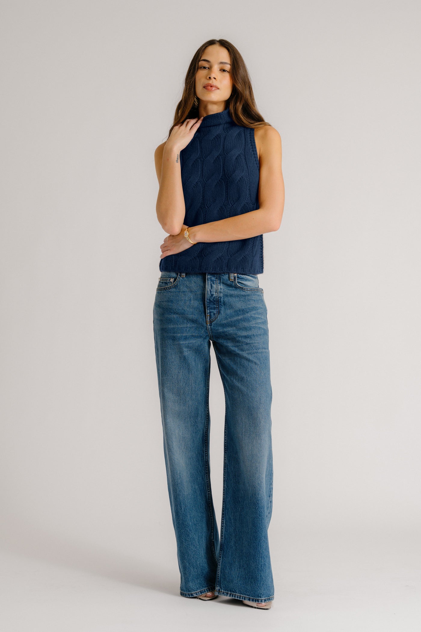 SALVIA SLEEVELESS CASHMERE CABLE TURTLENECK IN MIDNIGHT NAVY