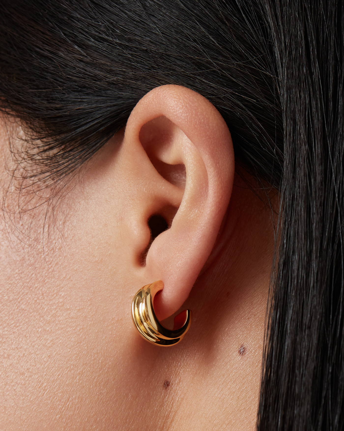 MINI LENNON HOOPS IN HIGH POLISH GOLD - Romi Boutique