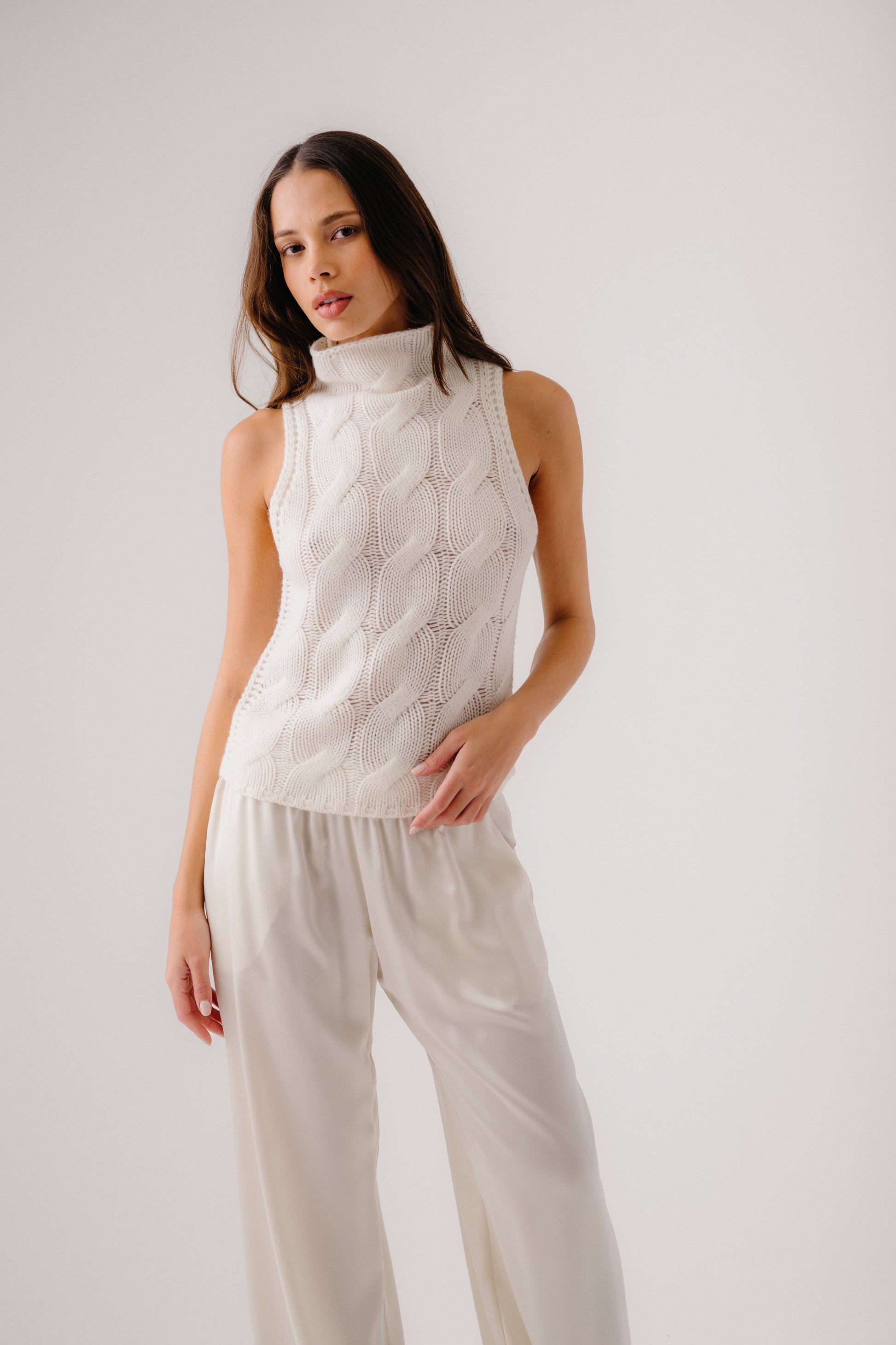 SALVIA SLEEVELESS CASHMERE CABLE TURTLENECK