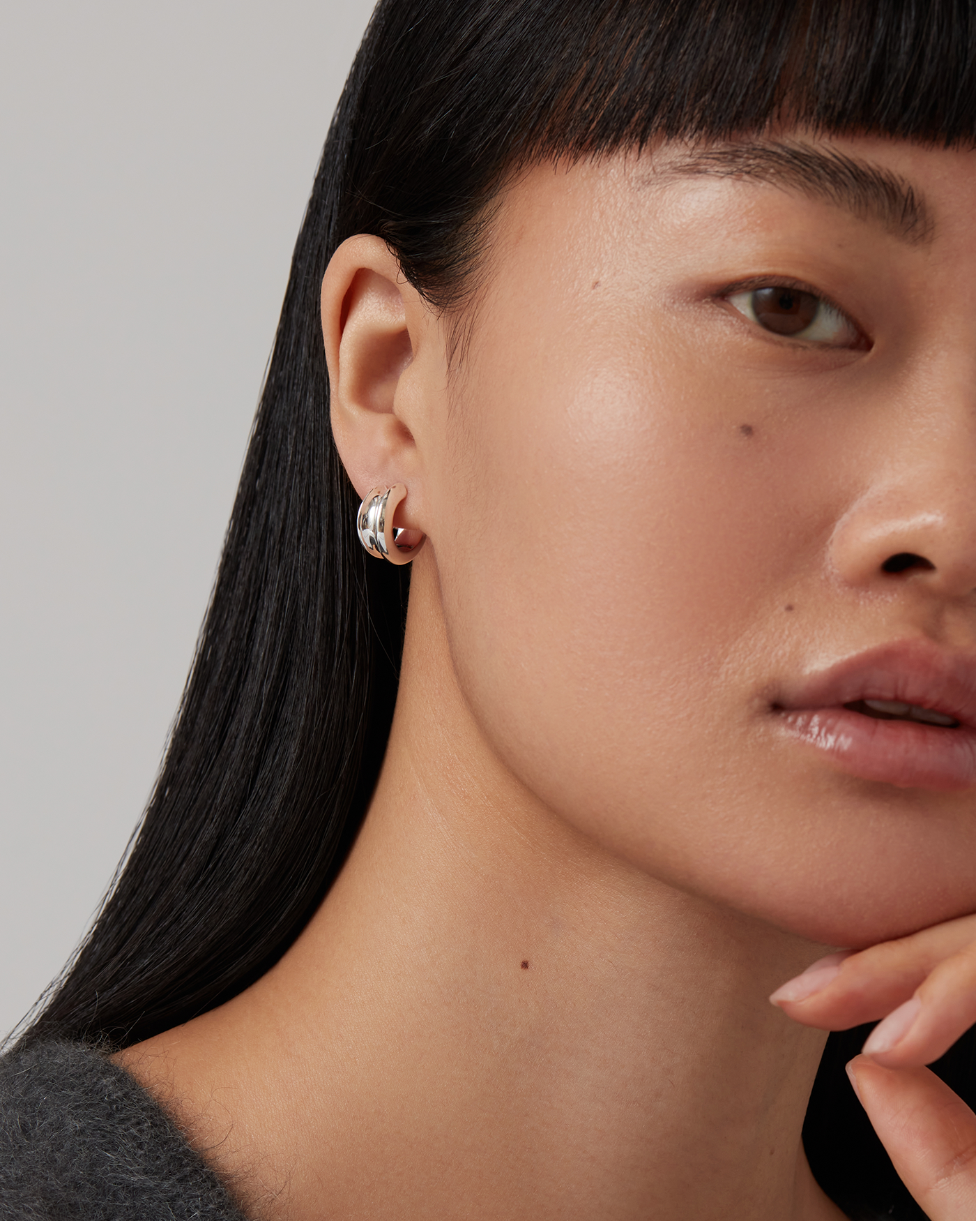 MINI LENNON HOOP EARRINGS IN HIGH POLISH SILVER - Romi Boutique