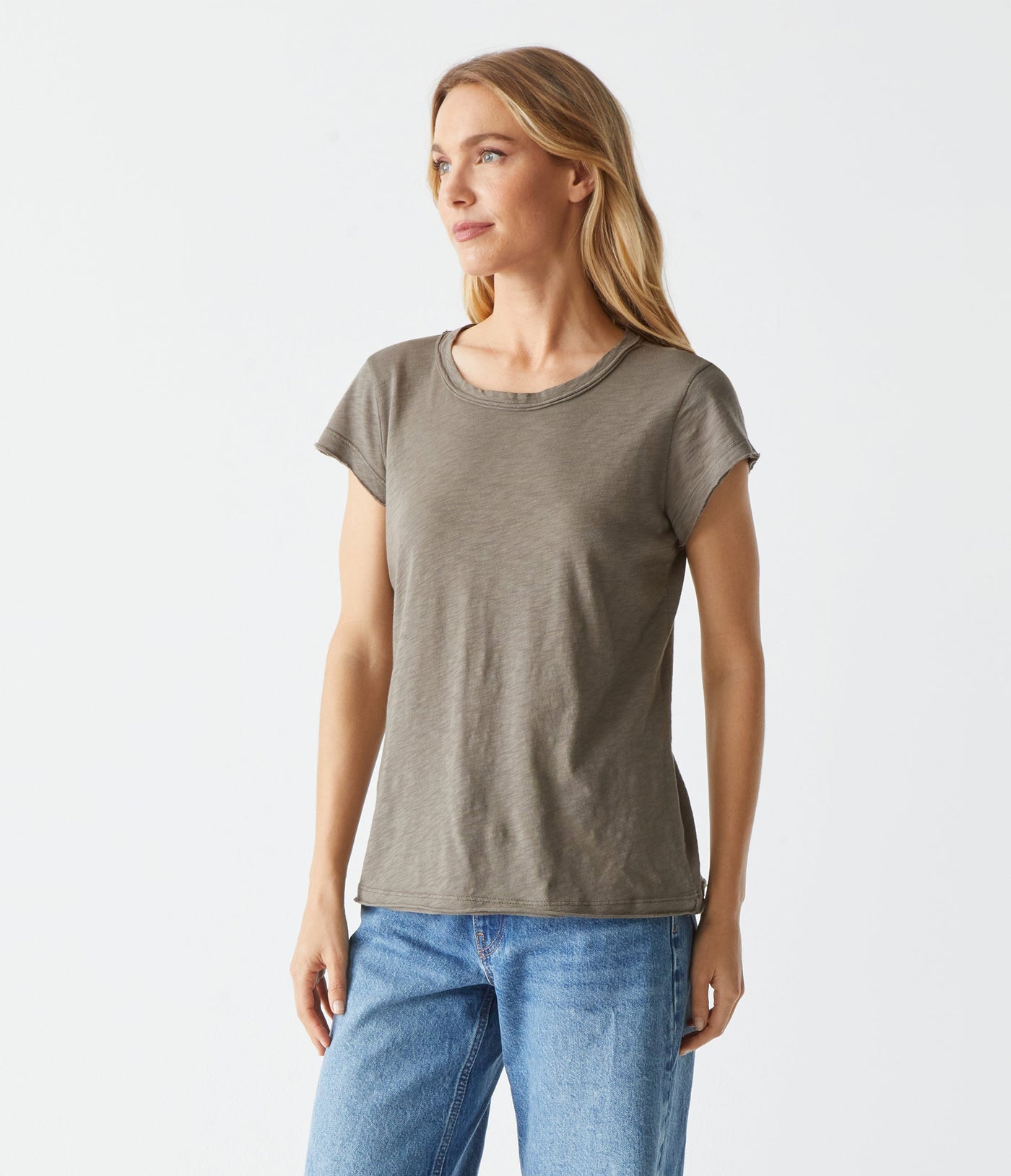 TRUDY SUPIMA TEE IN OLIVE