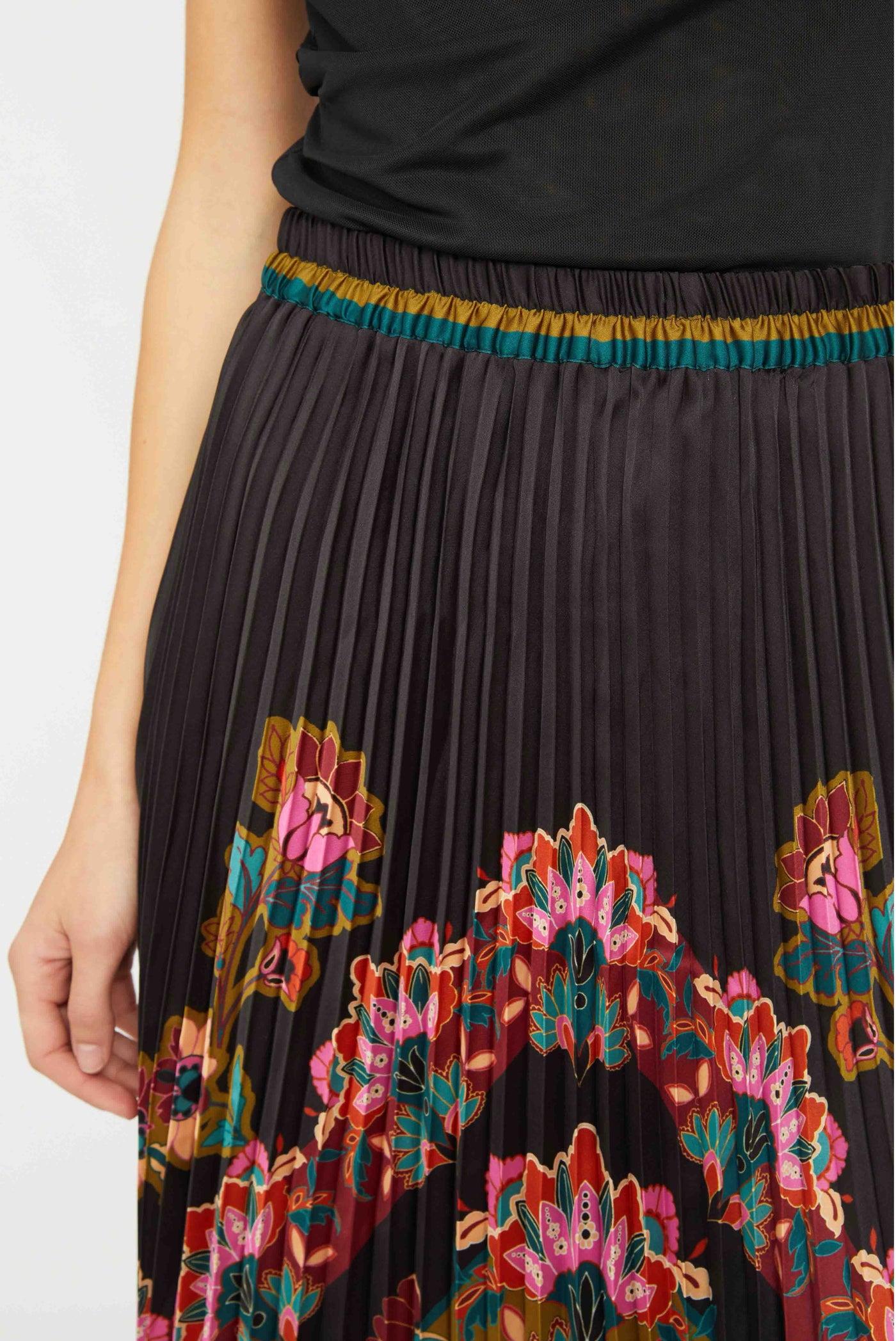 MIA SKIRT IN LACQUER BUSH LILY