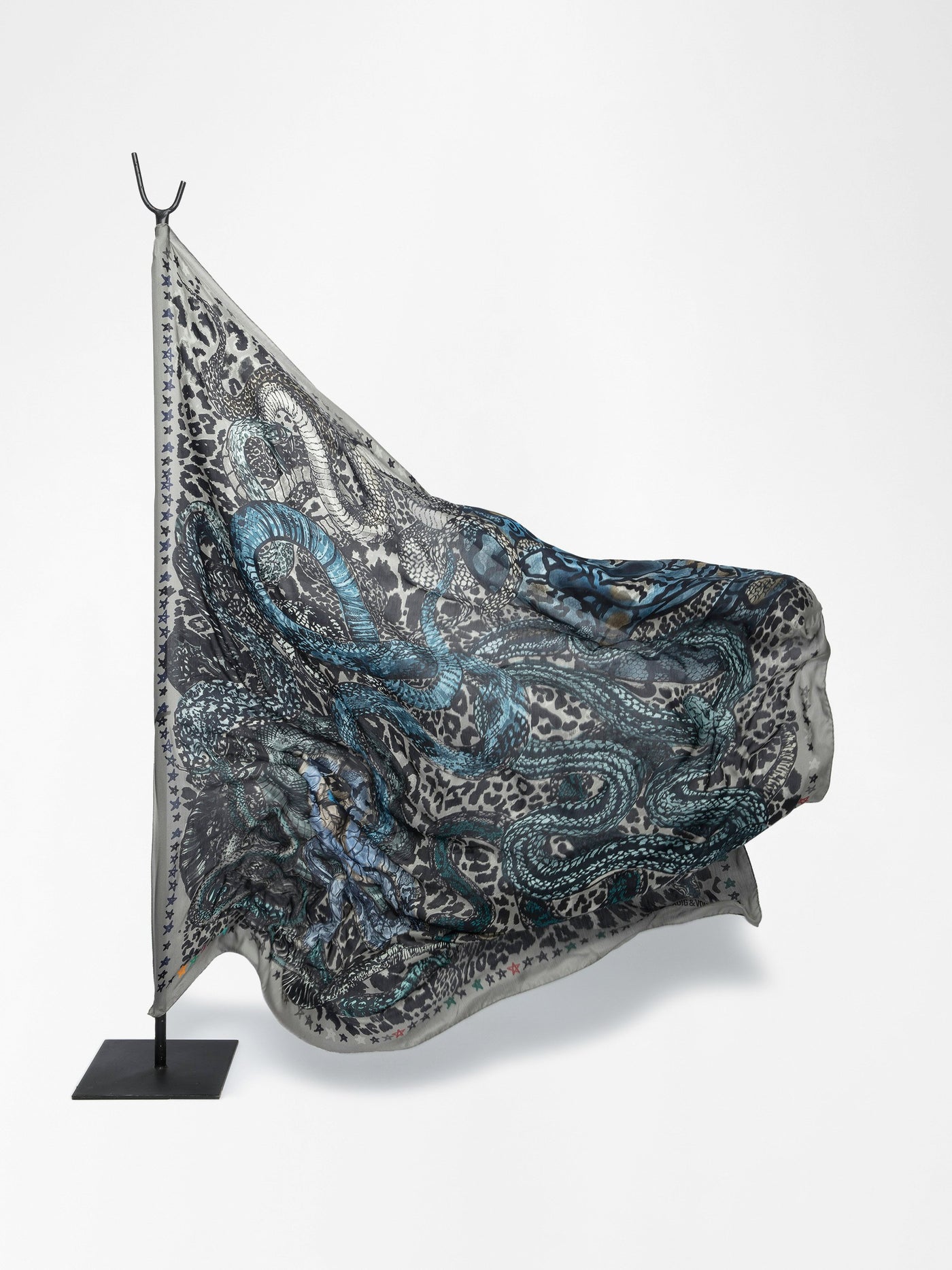 BILLIE SNAKES SCARF IN MEDIUM GREY