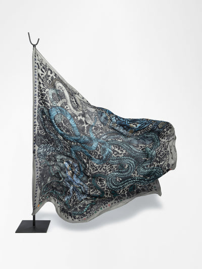 BILLIE SNAKES SCARF IN MEDIUM GREY