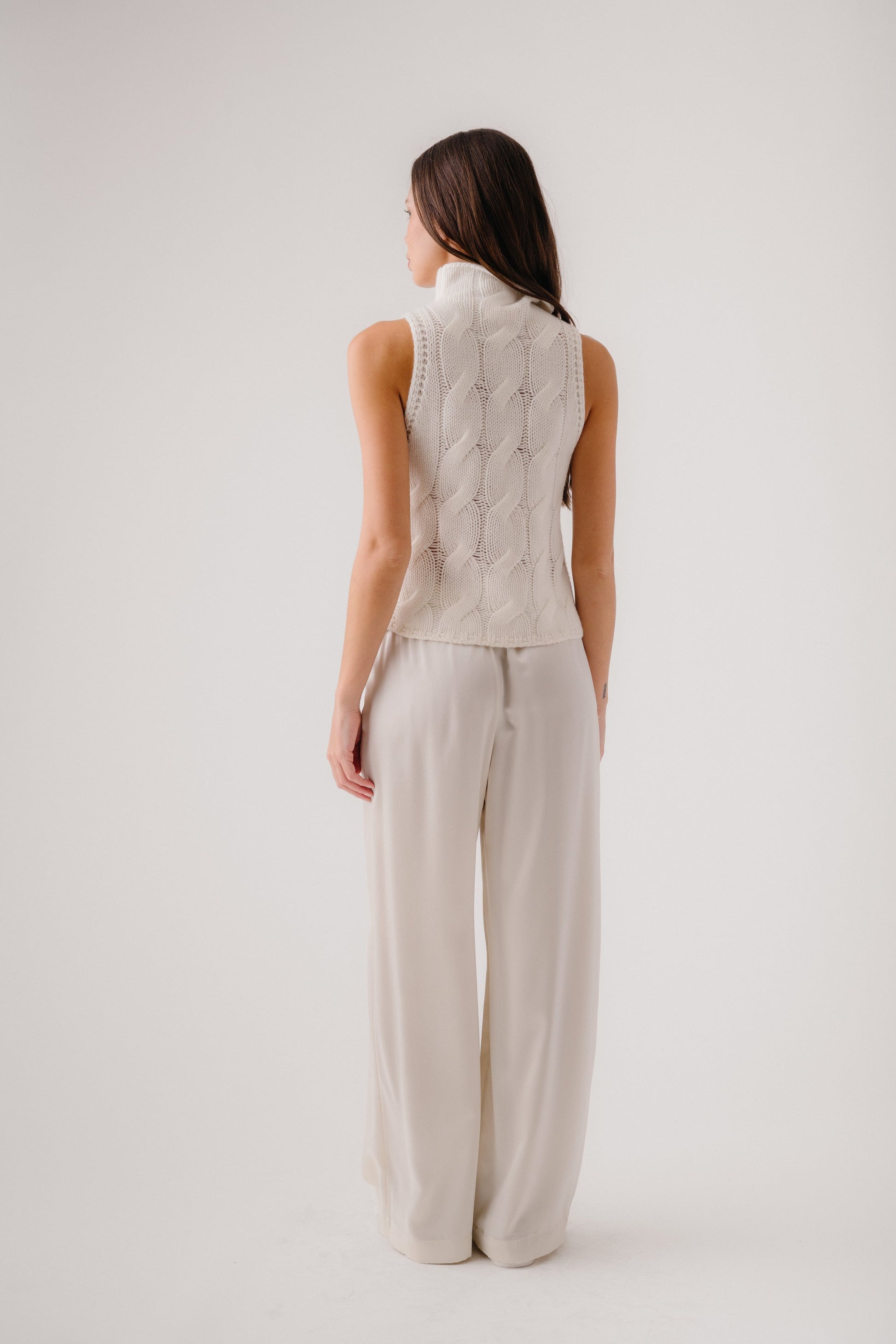 SALVIA SLEEVELESS CASHMERE CABLE TURTLENECK