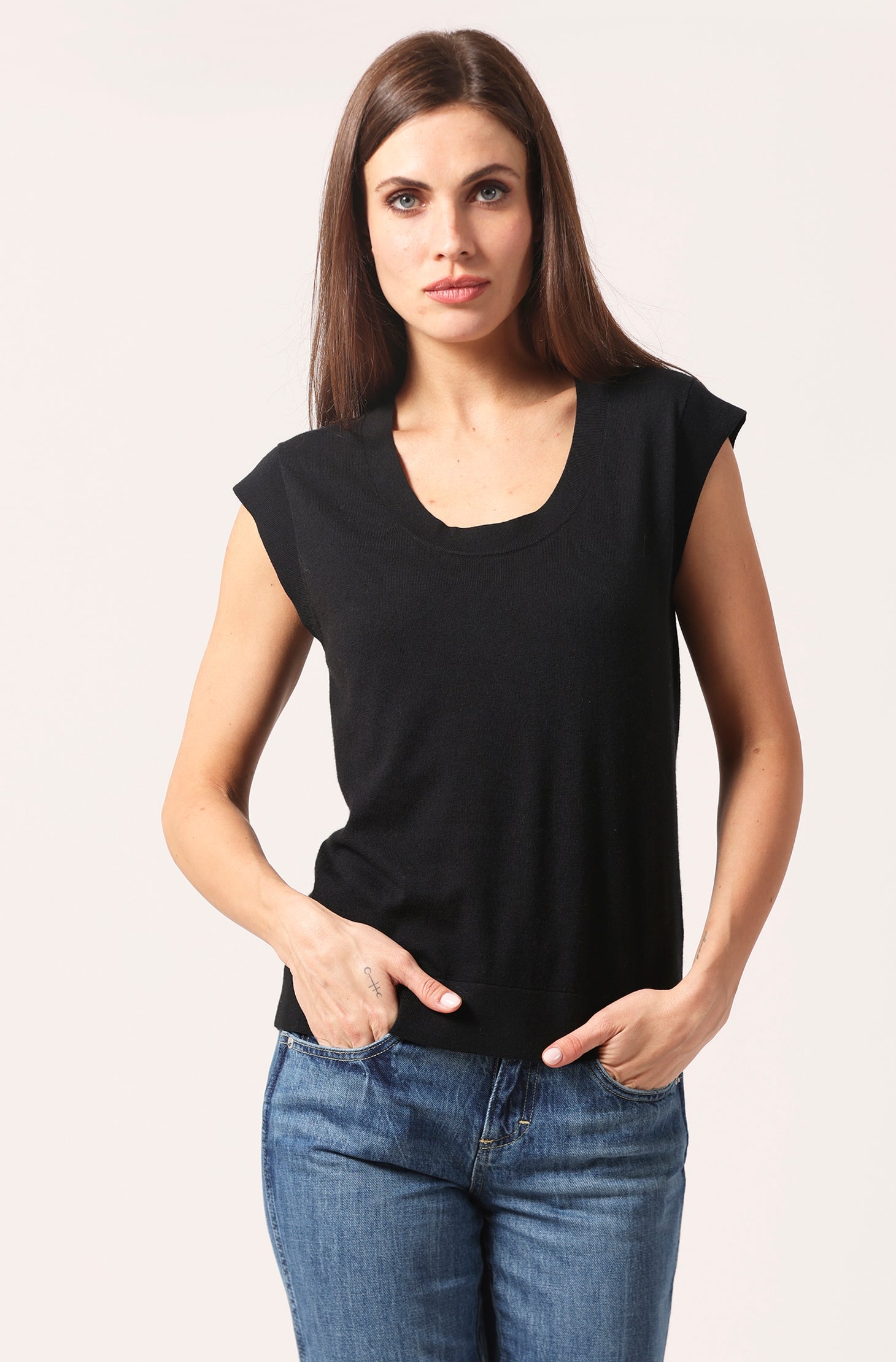 Minnie Rose SUPIMA SCOOP NECK CAP SLEEVE TOP at Romi Boutique