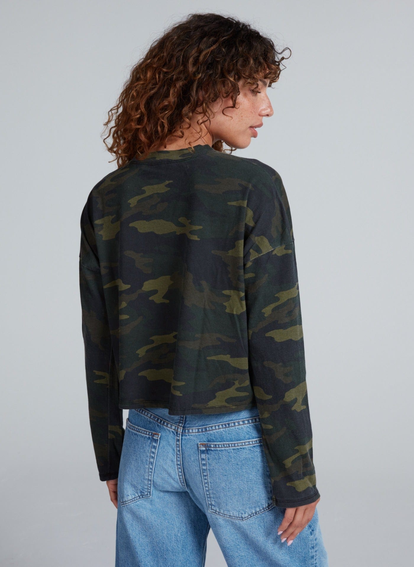 CROPPED LONG SLEEVE IN CAMO