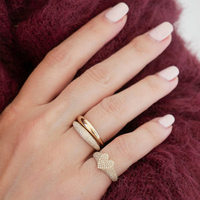 DIAMOND HEART SIGNET RING IN GOLD