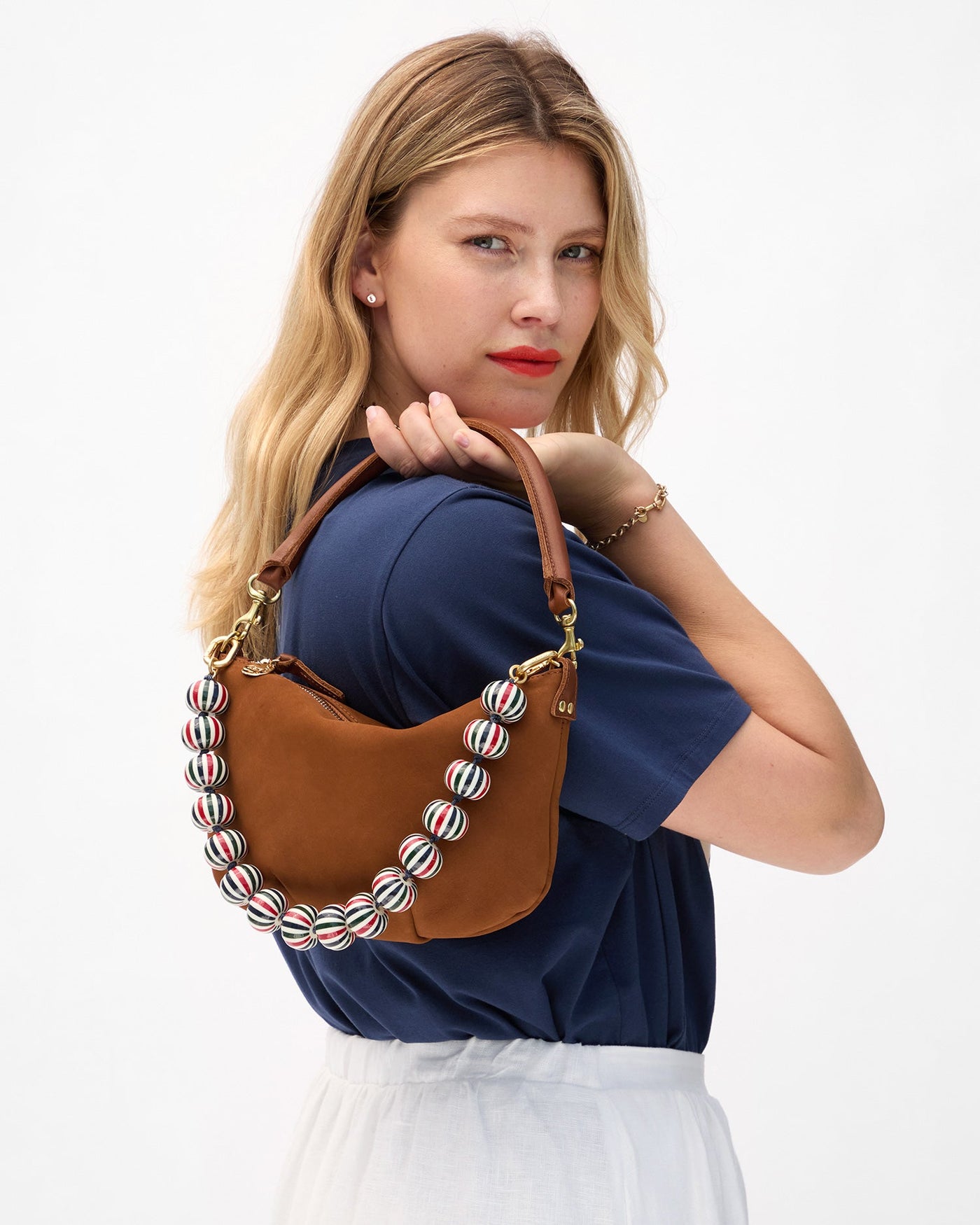 PETIT MOYEN MESSENGER SMOOTH NUBUCK IN HAZELNUT