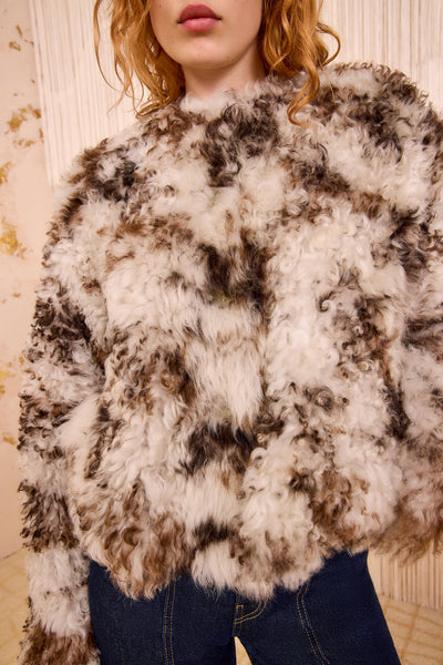 IRINA SHORT SHEARLING COAT IN PIETRA