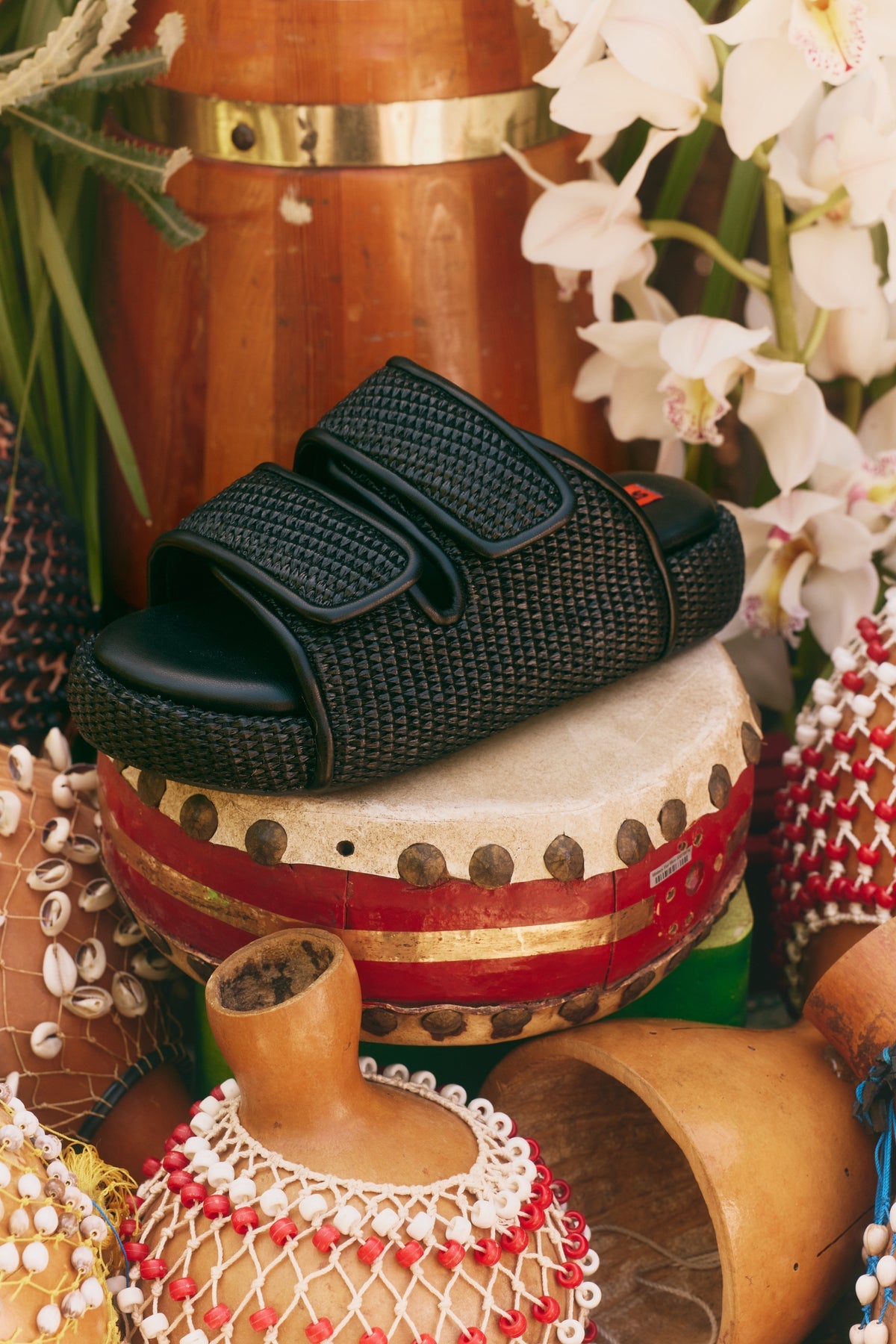 CRO SLIDE IN BLACK RAFFIA