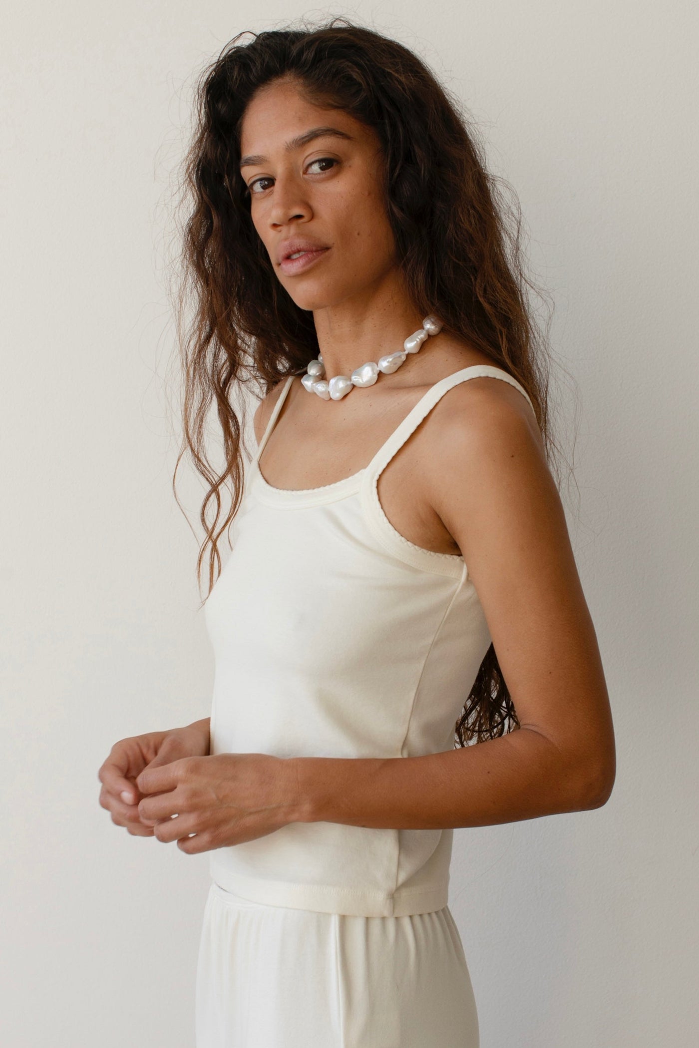 THE BABY RIB SCALLOP TANK IN CREME