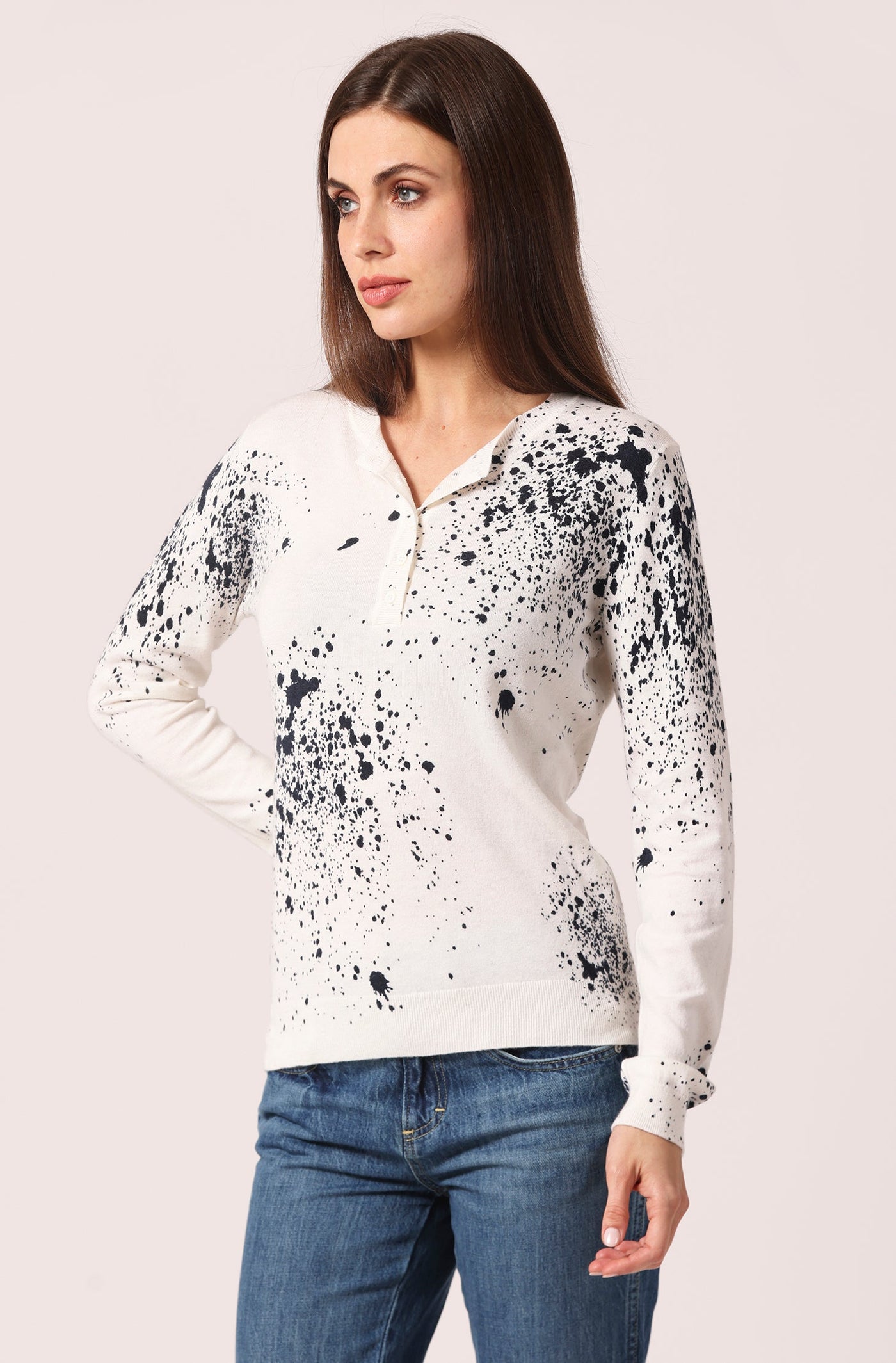 SUPIMA PAINT SPLATTER HENLEY IN WHITE/NAVY - Romi Boutique