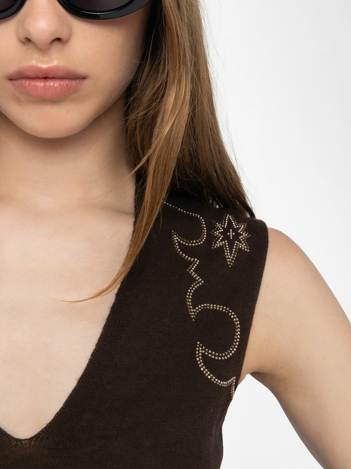 VICKY SLEEVELESS CASHMERE SWEATER IN DARK CHOCOLATE
