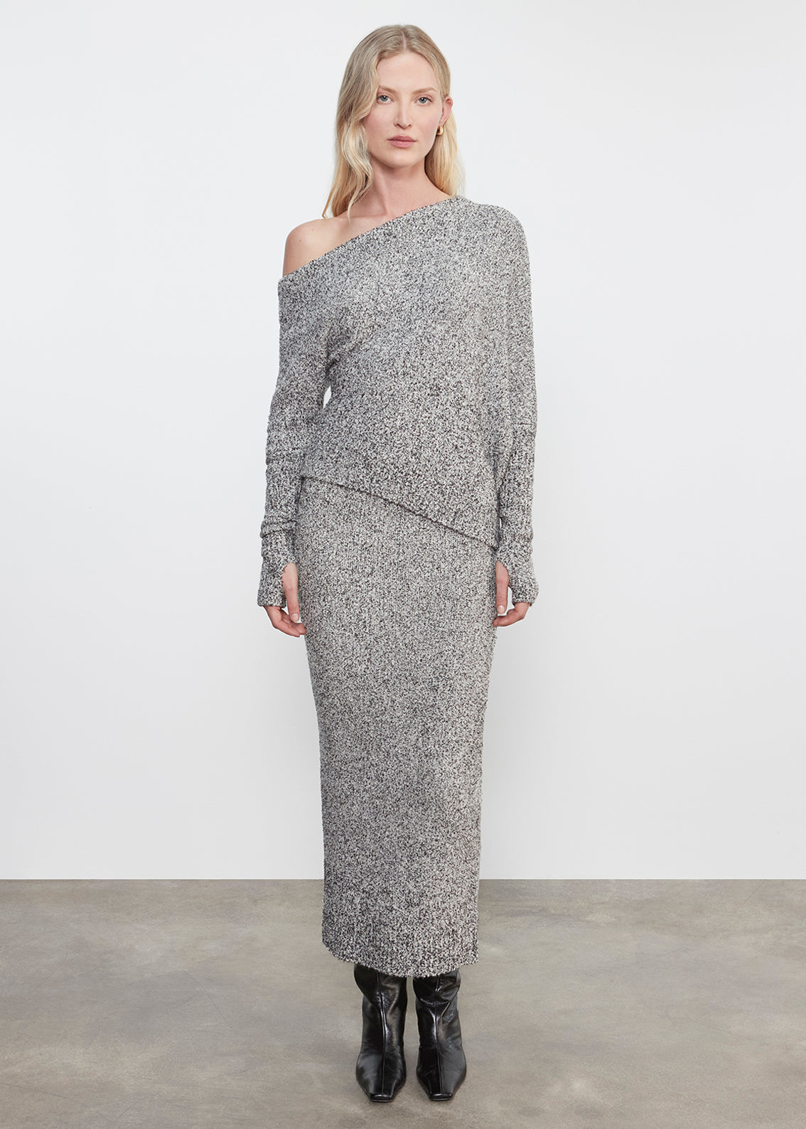 BOUCLE KNIT SLOUCH SWEATER IN PEPPER