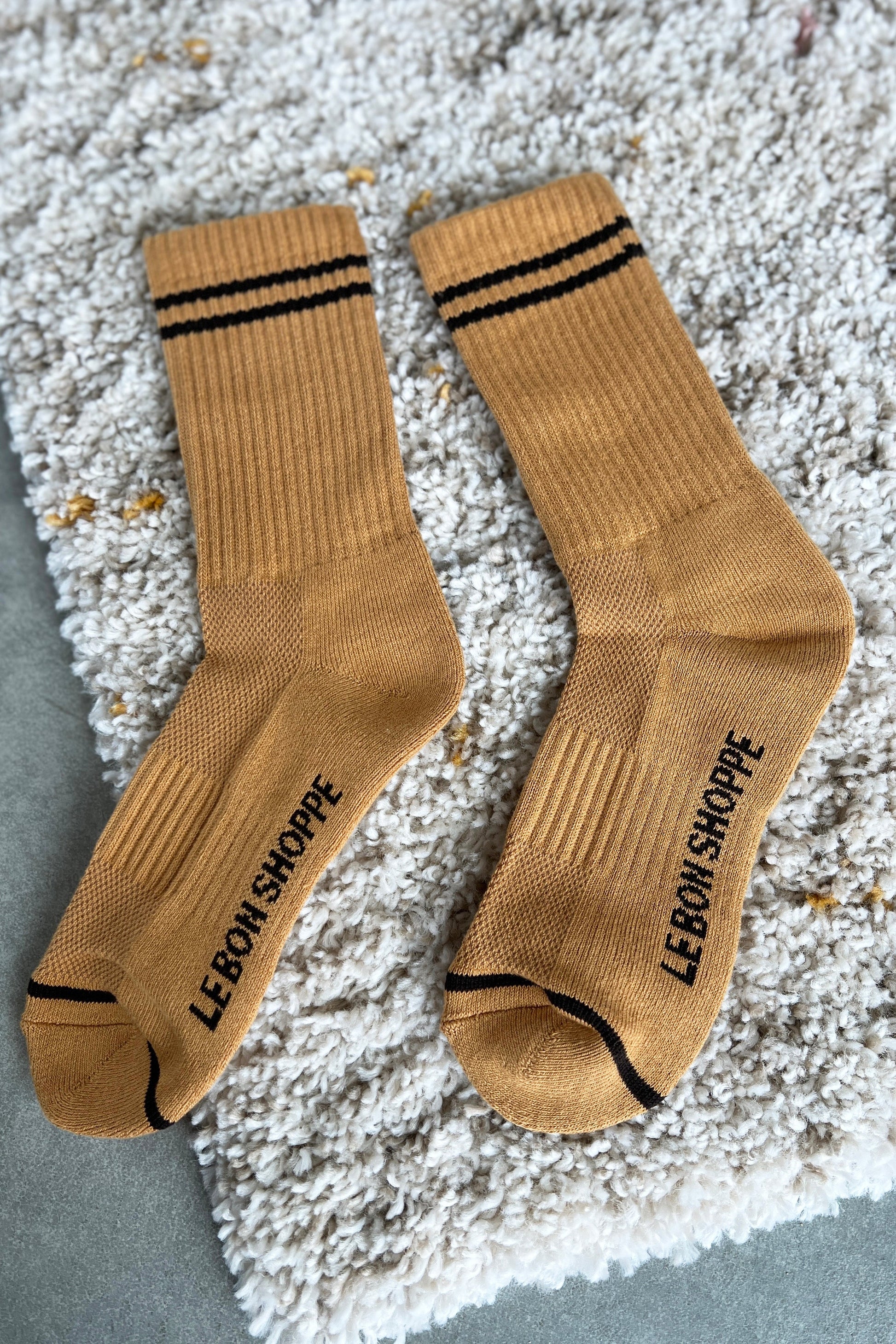 LE BON SHOPPE BOYFRIEND SOCKS IN BISCOTTI at Romi Boutique