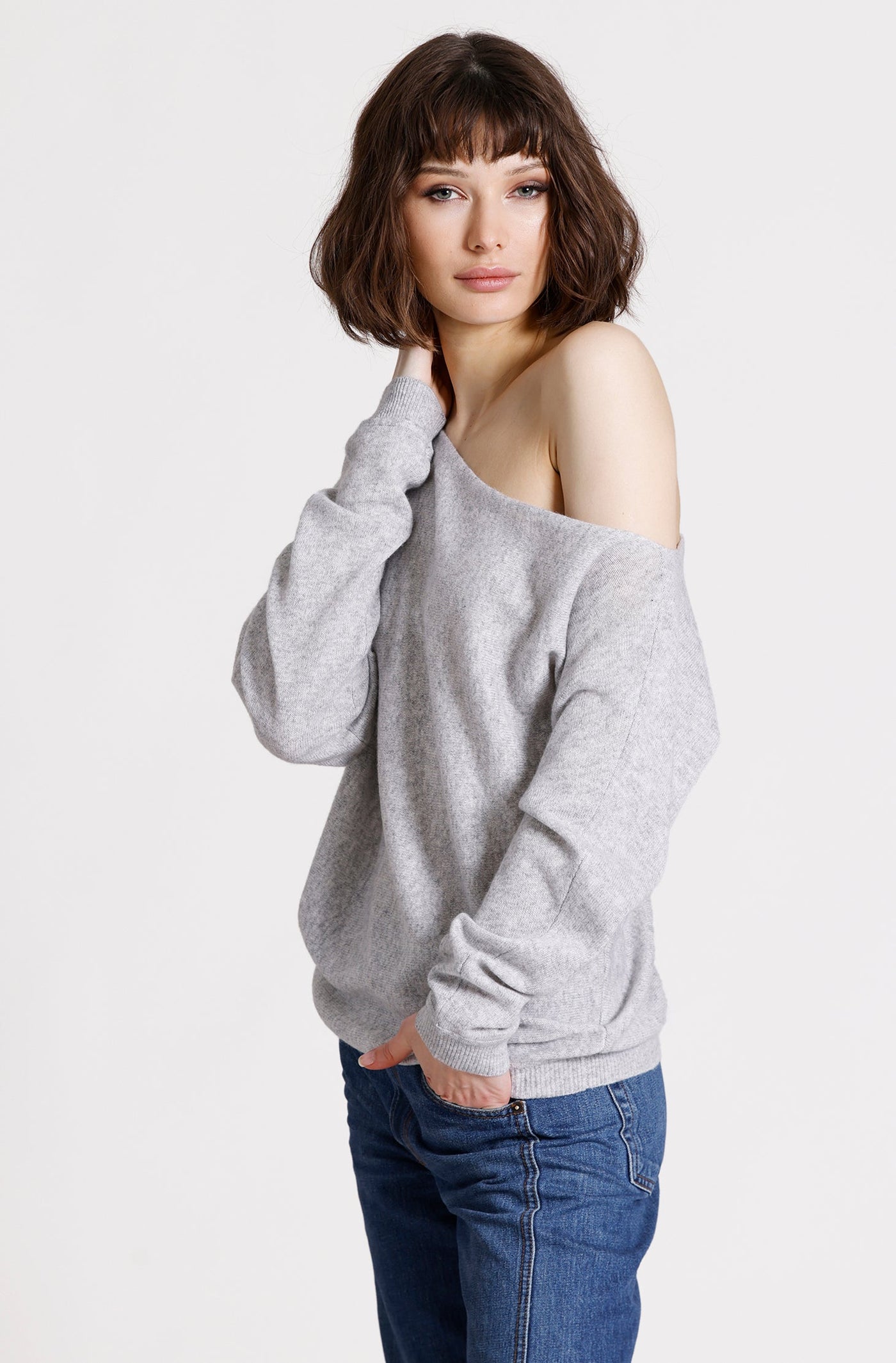 CASHMERE OFF THE SHOULDER TOP IN LIGHT HEATHER GREY